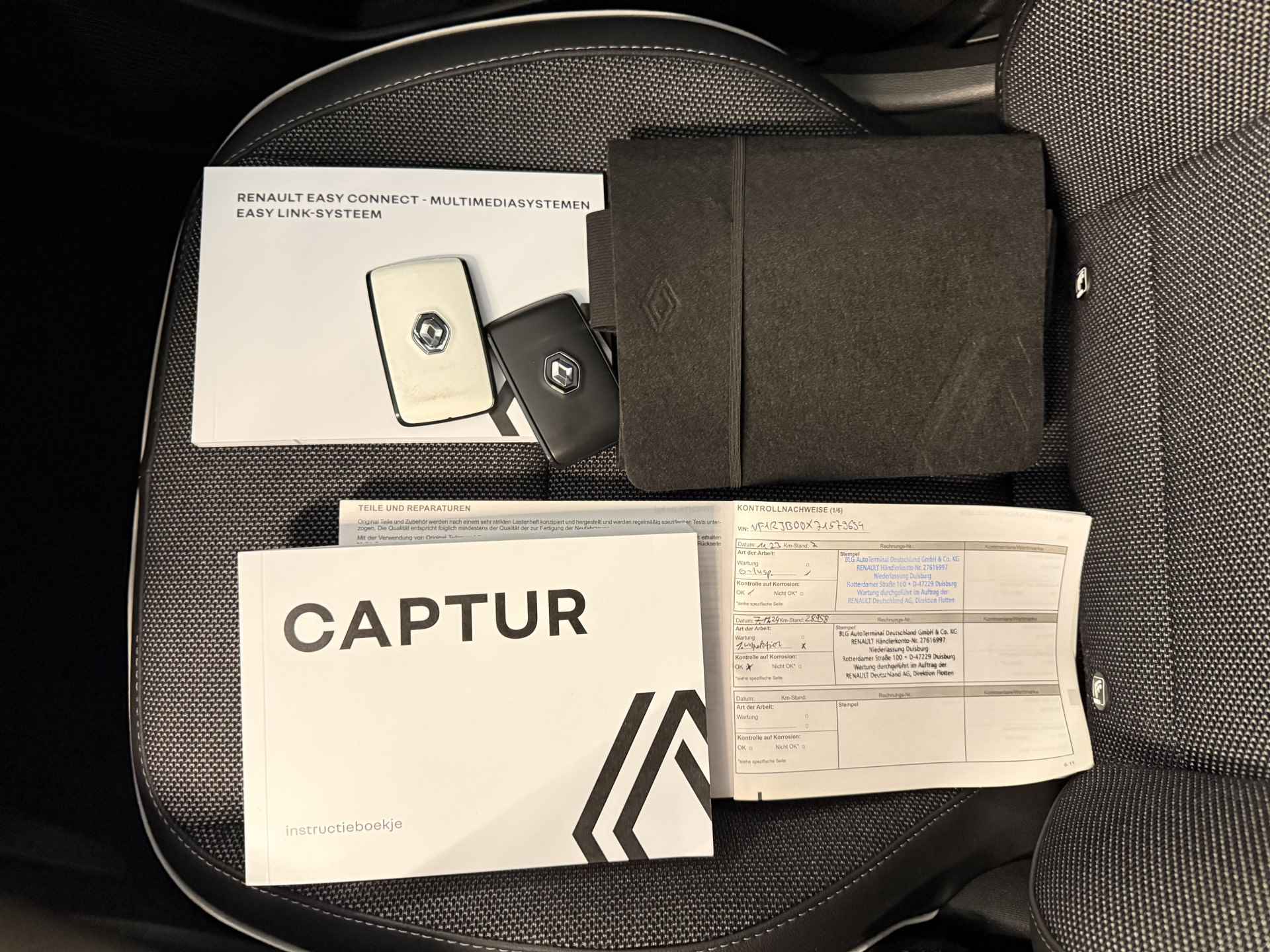 Renault Captur Techno Tce 90 | Winterpakket | groot scherm navi | draadloos carplay | tijdelijk gratis Top Afleverpakket twv Eur 695 - 50/51