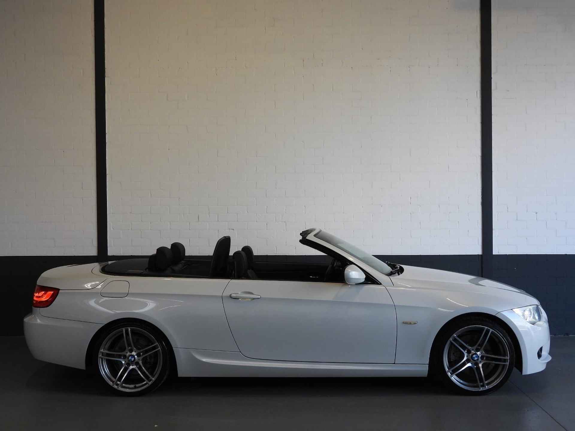 BMW 3-serie Cabrio 325i Aut. M-Sport Edition NAVI/HARDTOP/LEER/XENON/19"LMV! - 3/41