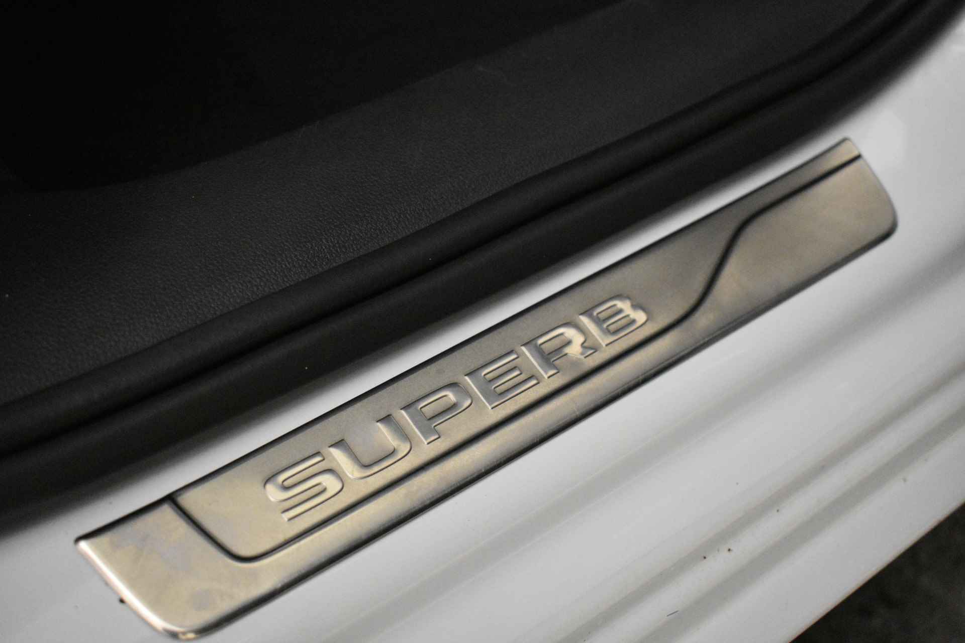 Škoda Superb Sportline 218Pk RSi Seats Leder Panodak 360º Camera Parelmoer lak - 27/55