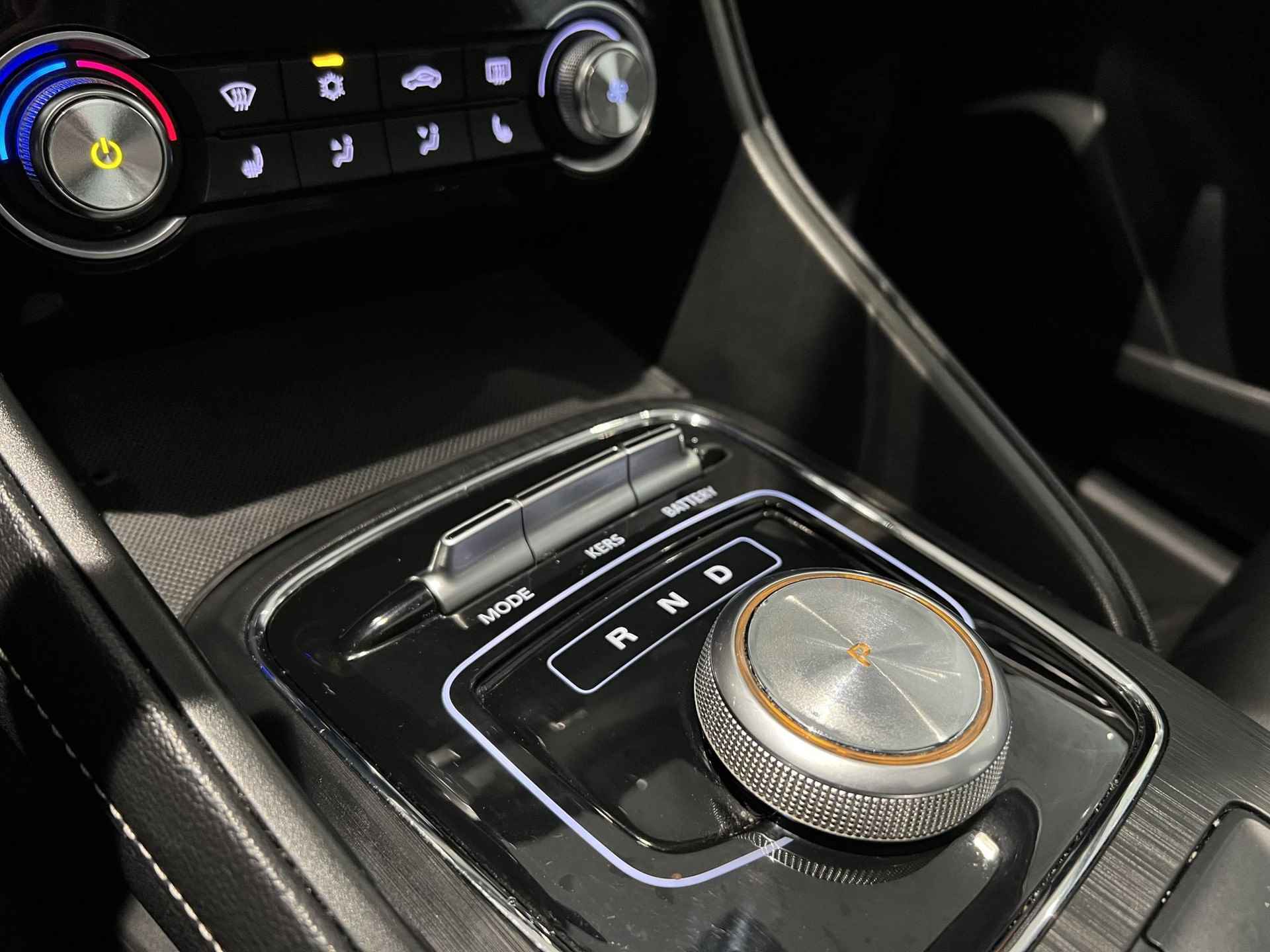 MG ZS EV Luxury 45 kWh / Apple Carplay / Schuif-kantel dak / Camera / Trekhaak / Stoelverwarming - 22/29