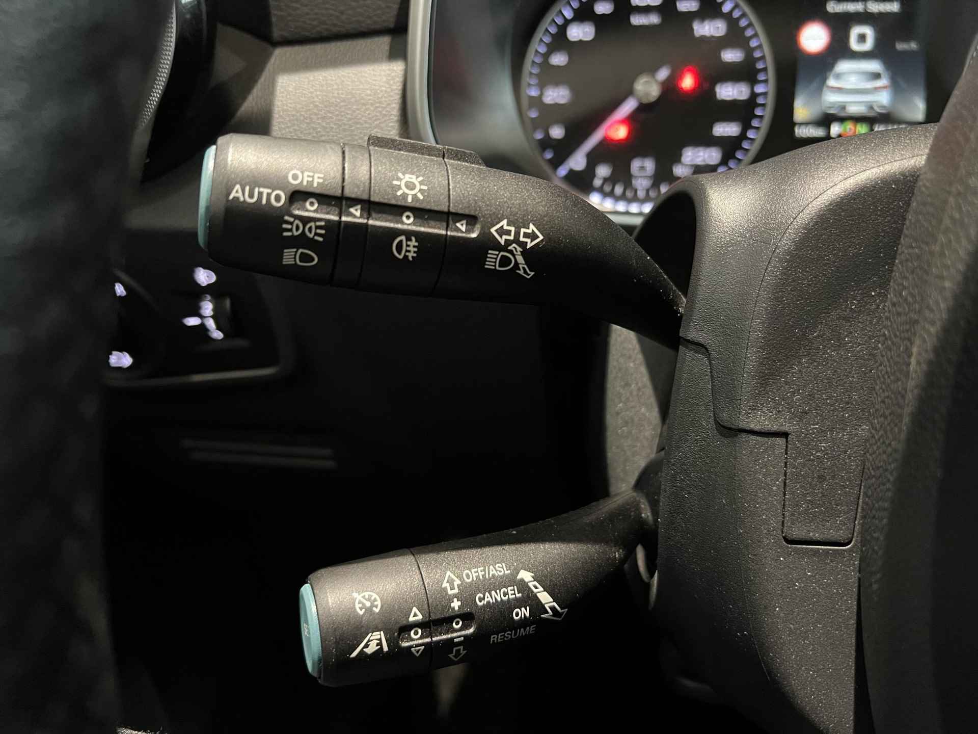 MG ZS EV Luxury 45 kWh / Apple Carplay / Schuif-kantel dak / Camera / Trekhaak / Stoelverwarming - 26/29