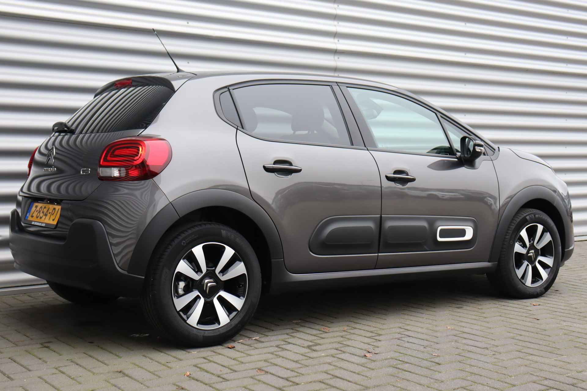 Citroën C3 1.2 PURETECH 110PK MAX AUTOMAAT / NAVI / LEDER / CLIMA / LED / PDC / 16" LMV / CAMERA / KEYLESS / BLUETOOTH / CRUISECONTROL / 1E - 7/37