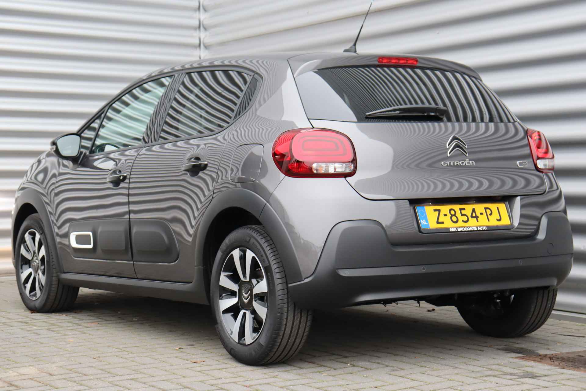 Citroën C3 1.2 PURETECH 110PK MAX AUTOMAAT / NAVI / LEDER / CLIMA / LED / PDC / 16" LMV / CAMERA / KEYLESS / BLUETOOTH / CRUISECONTROL / 1E - 9/37