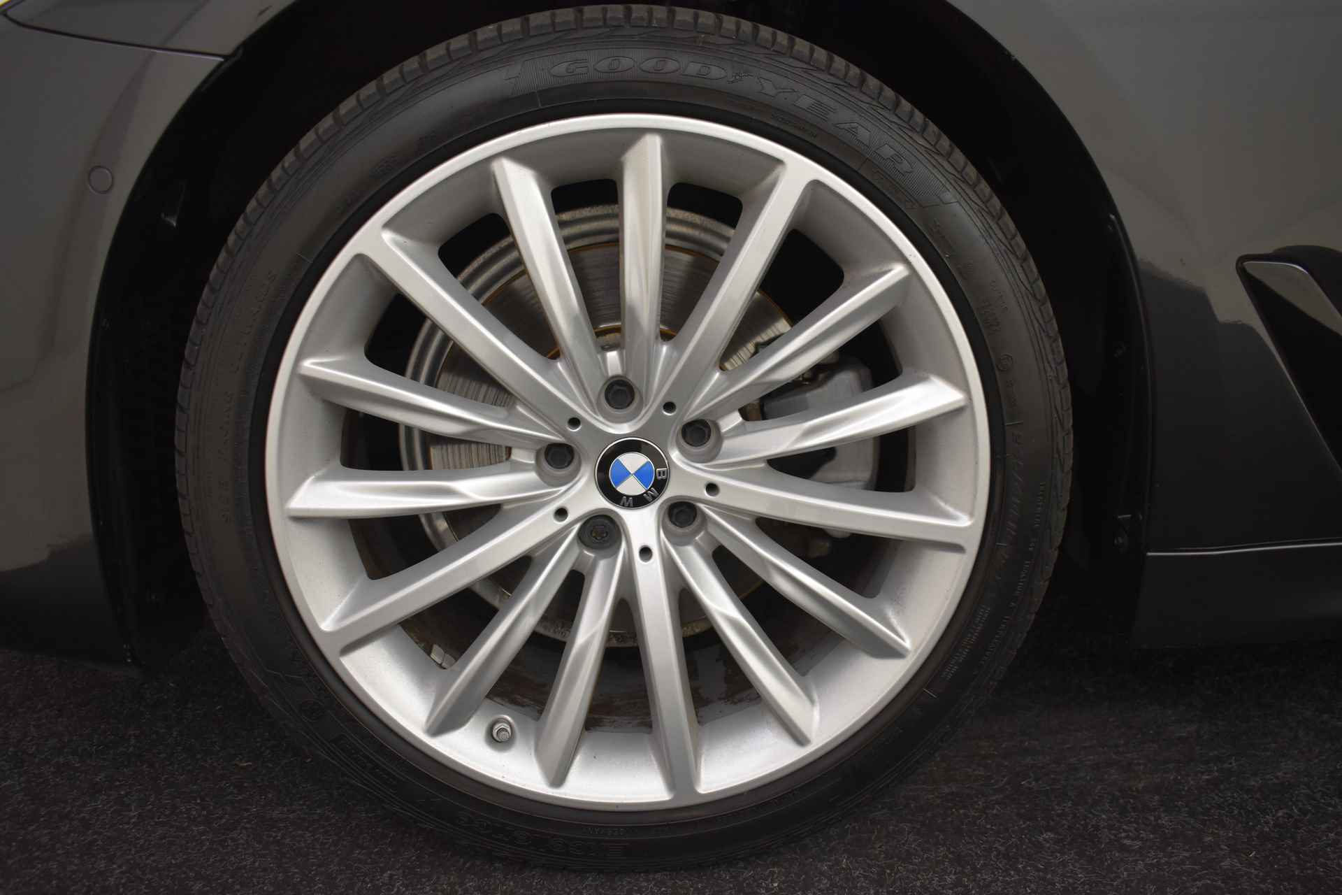 BMW 5 Serie 520d High Executive M Sport Automaat / Schuif-kanteldak / Trekhaak / Adaptieve LED / Parking Assistant Plus / Stoelventilatie / Active steering - 10/37