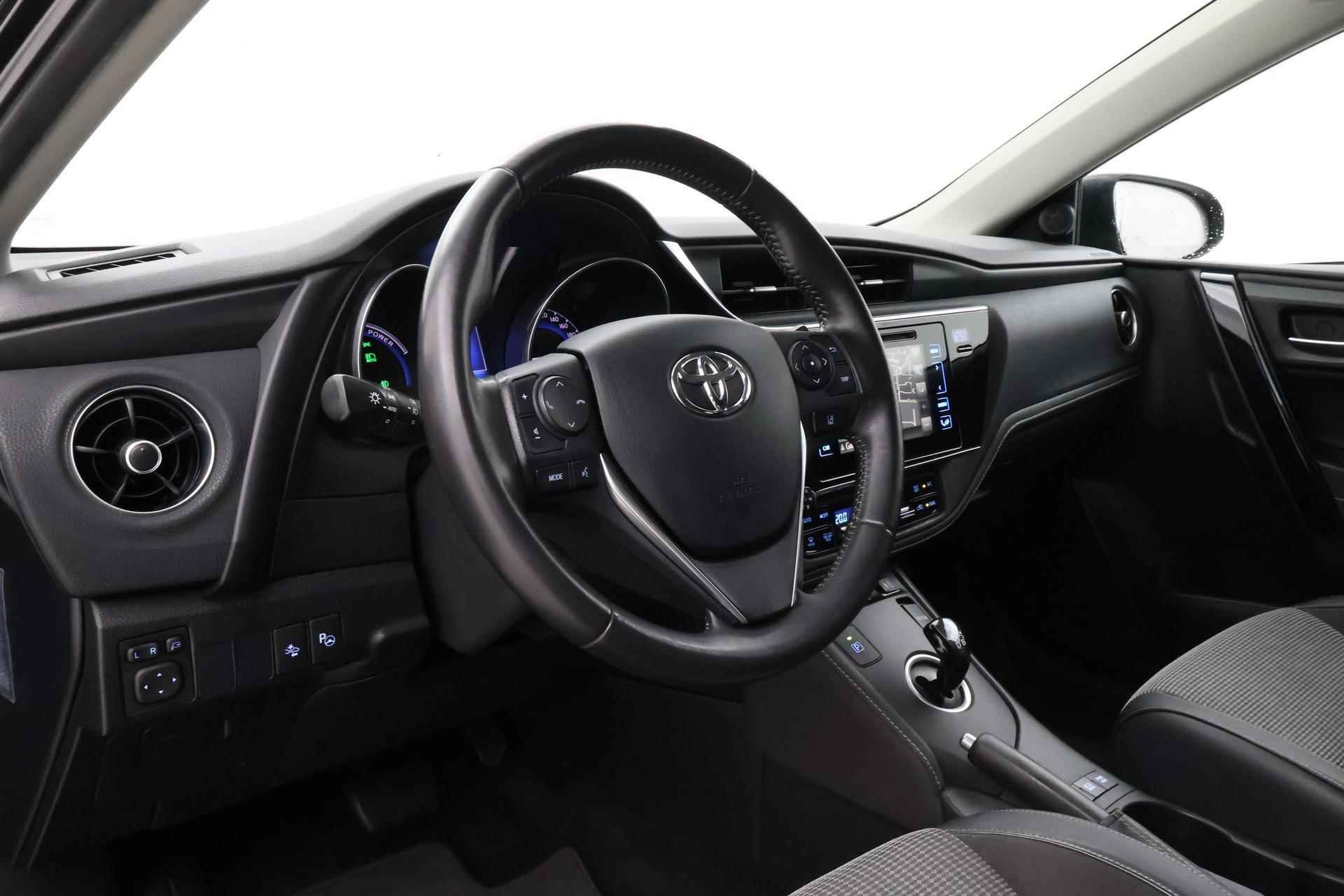 Toyota Auris Touring Sports 1.8 Hybrid Lease pro | Panoramadak | Navigatie - 2/36