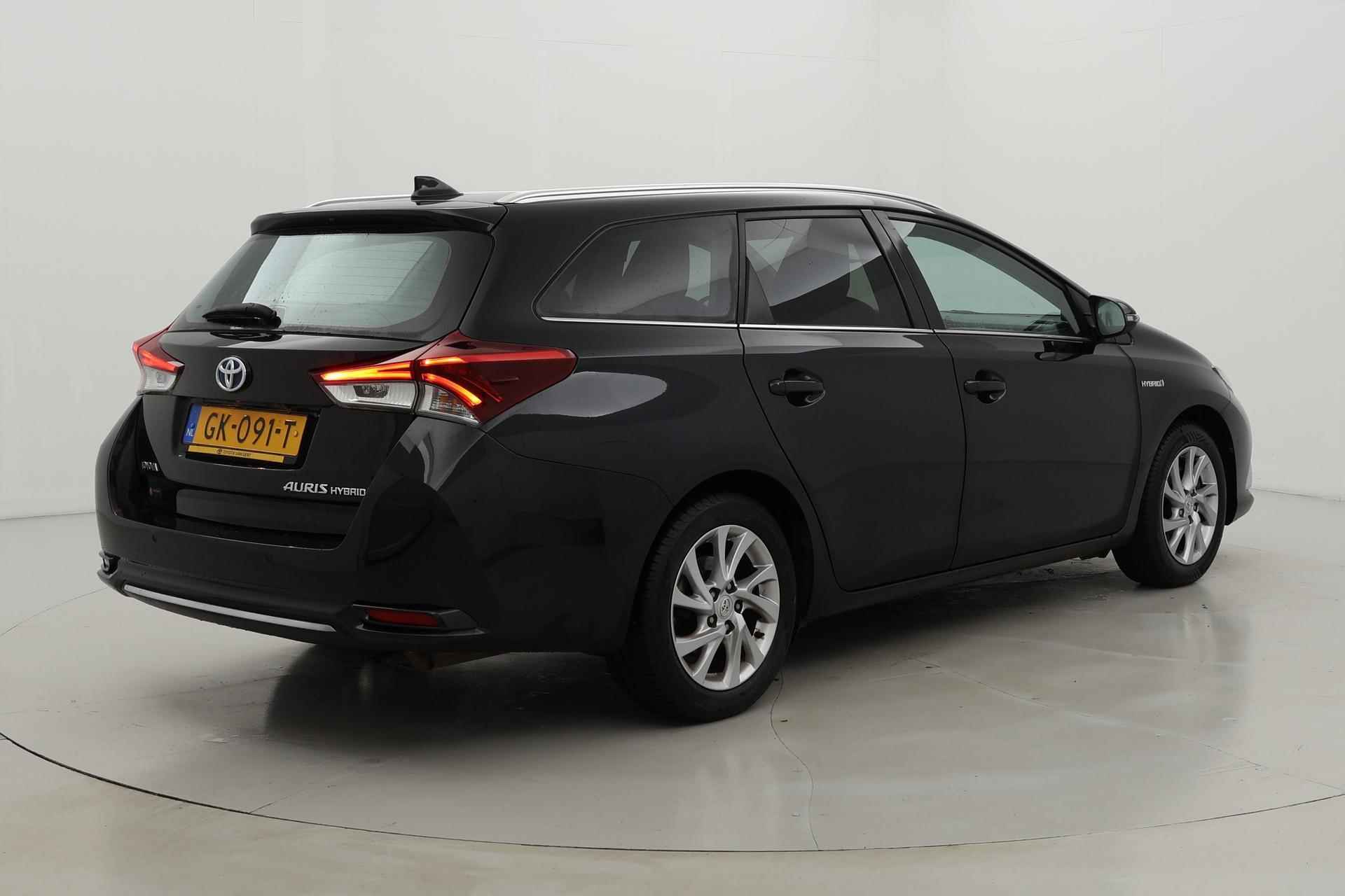 Toyota Auris Touring Sports 1.8 Hybrid Lease pro | Panoramadak | Navigatie - 4/36