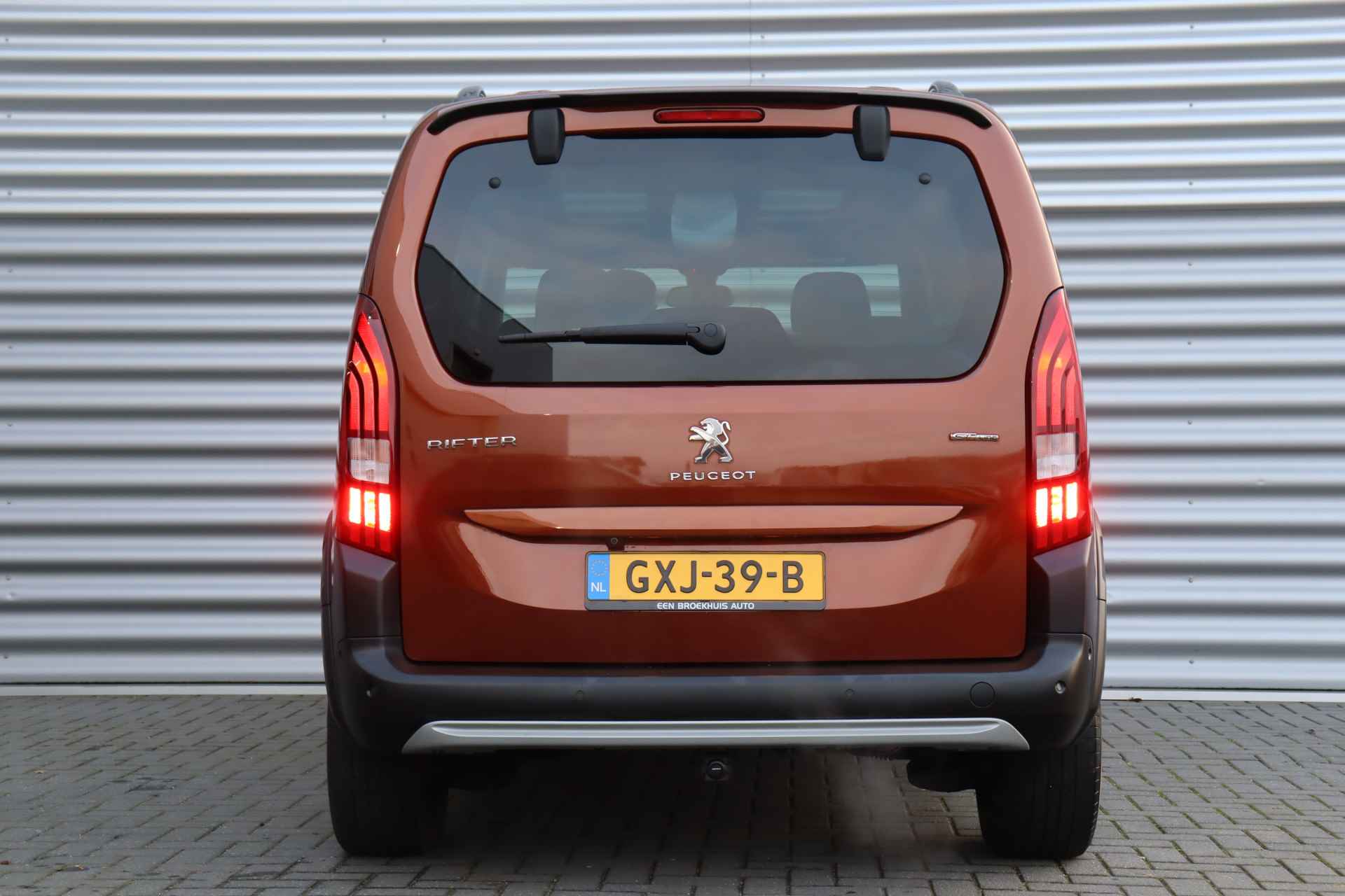 Peugeot Rifter 1.2 PURETECH 130PK GT-LINE AUTOMAAT / NAVI / CLIMA / LED / PDC / 17" LMV / UNIEK / CAMERA / KEYLESS / PANO. DAK / AFN. TREKHAAK - 8/46