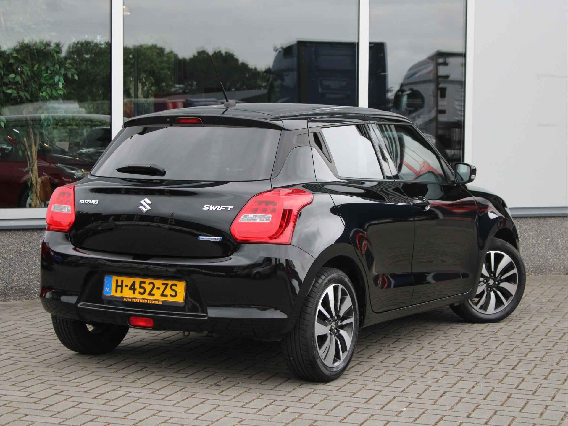 Suzuki Swift 1.2 Style Smart Hybrid Lederen Bekleding, Adaptieve Cruise en Climate Control, Carplay/Android Auto, Navigatie, Keyless Go - 4/39