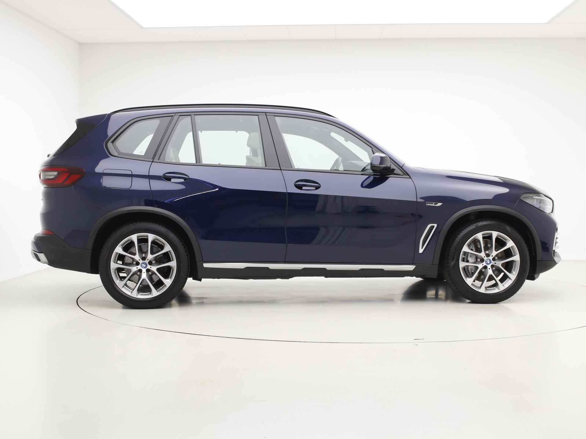 BMW X5 xDrive45e Individual | Panorama | Trekhaak | Comfort Stoelen | Head Up | 20 inch | Laser | - 4/44