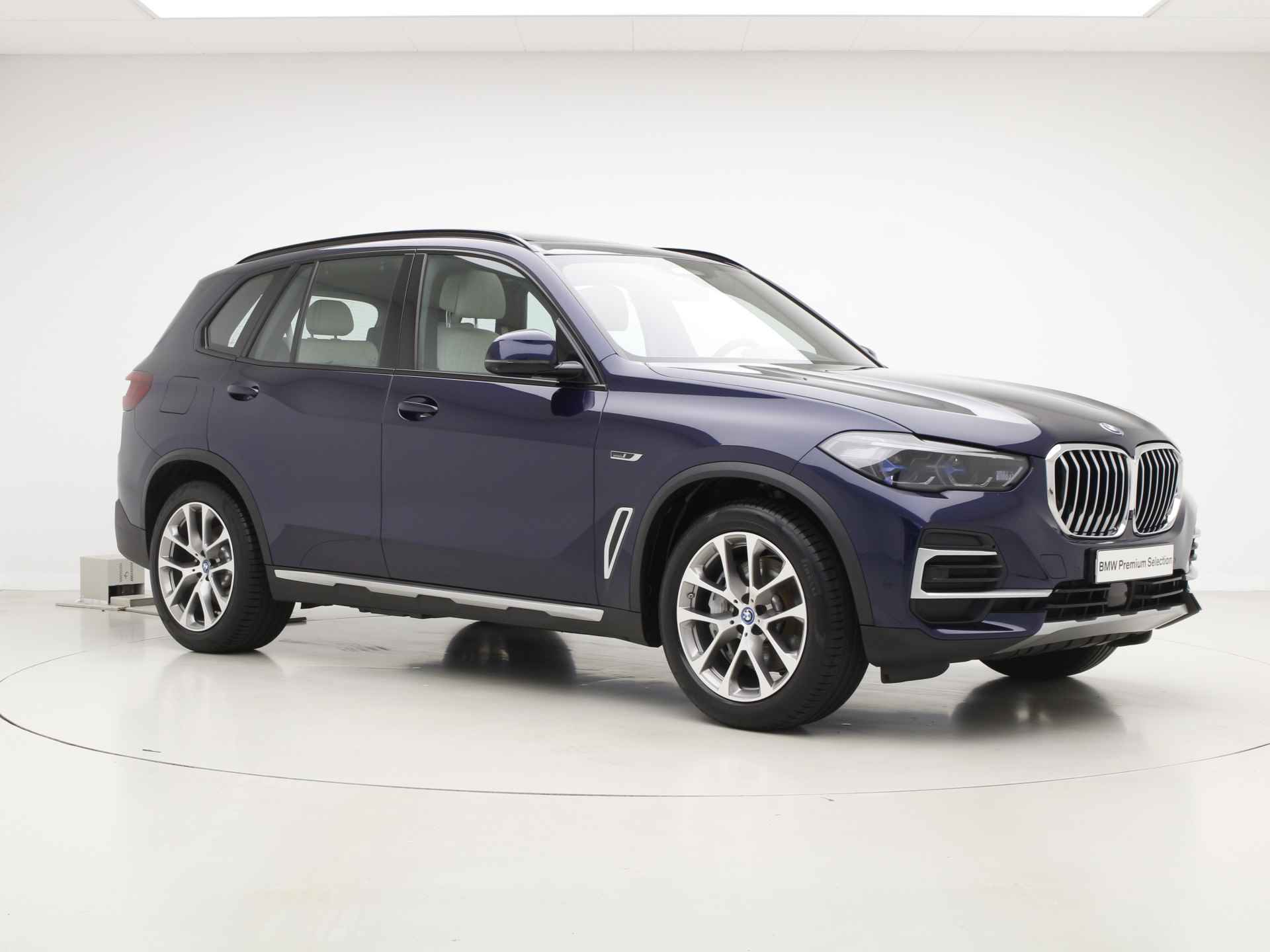 BMW X5 xDrive45e Individual | Panorama | Trekhaak | Comfort Stoelen | Head Up | 20 inch | Laser | - 5/44