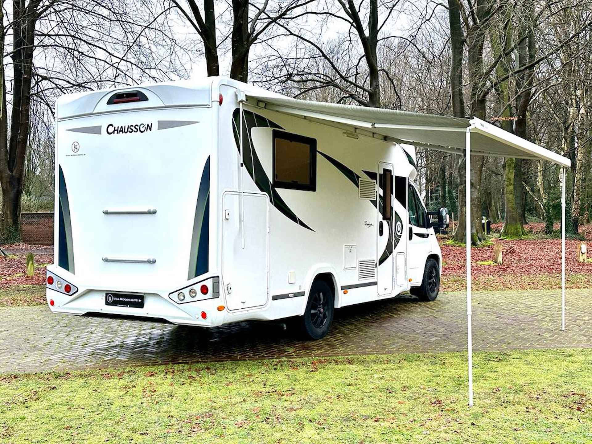 Chausson 758 XLB Queensbed Diesel verwarming buiten Douche - 2/17