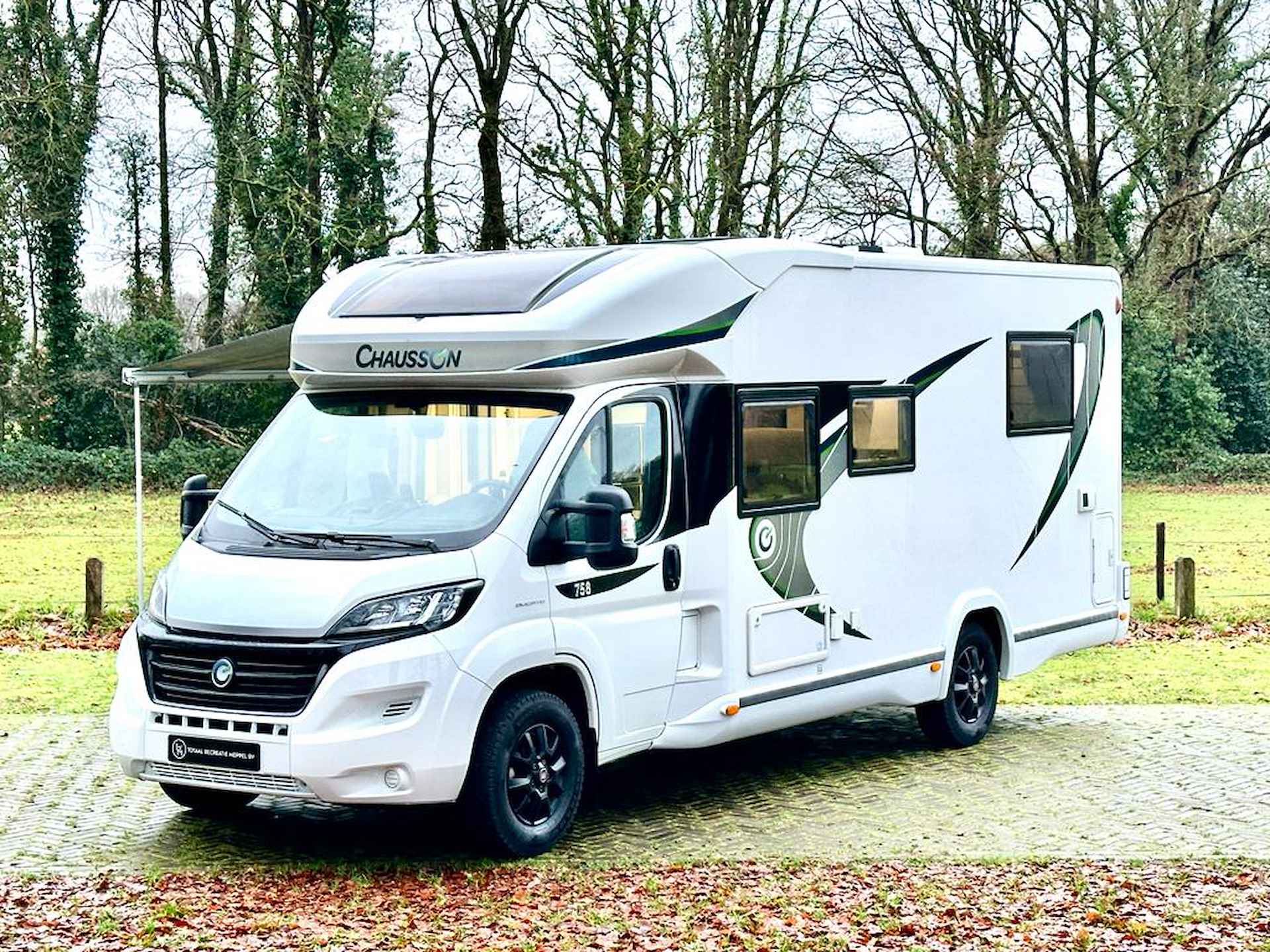 Chausson 758 XLB Queensbed Diesel verwarming buiten Douche - 4/17