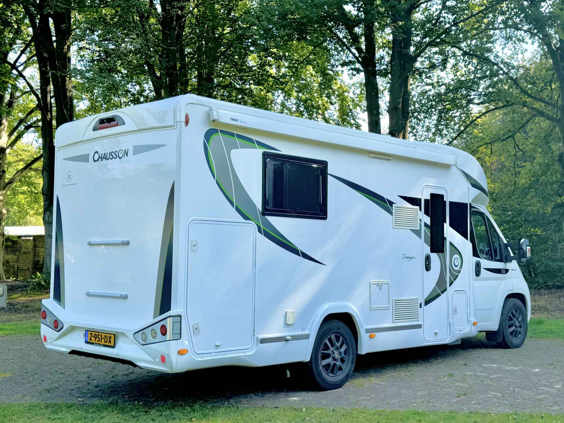 Chausson 758 XLB Queensbed Diesel verwarming buiten Douche - 5/18