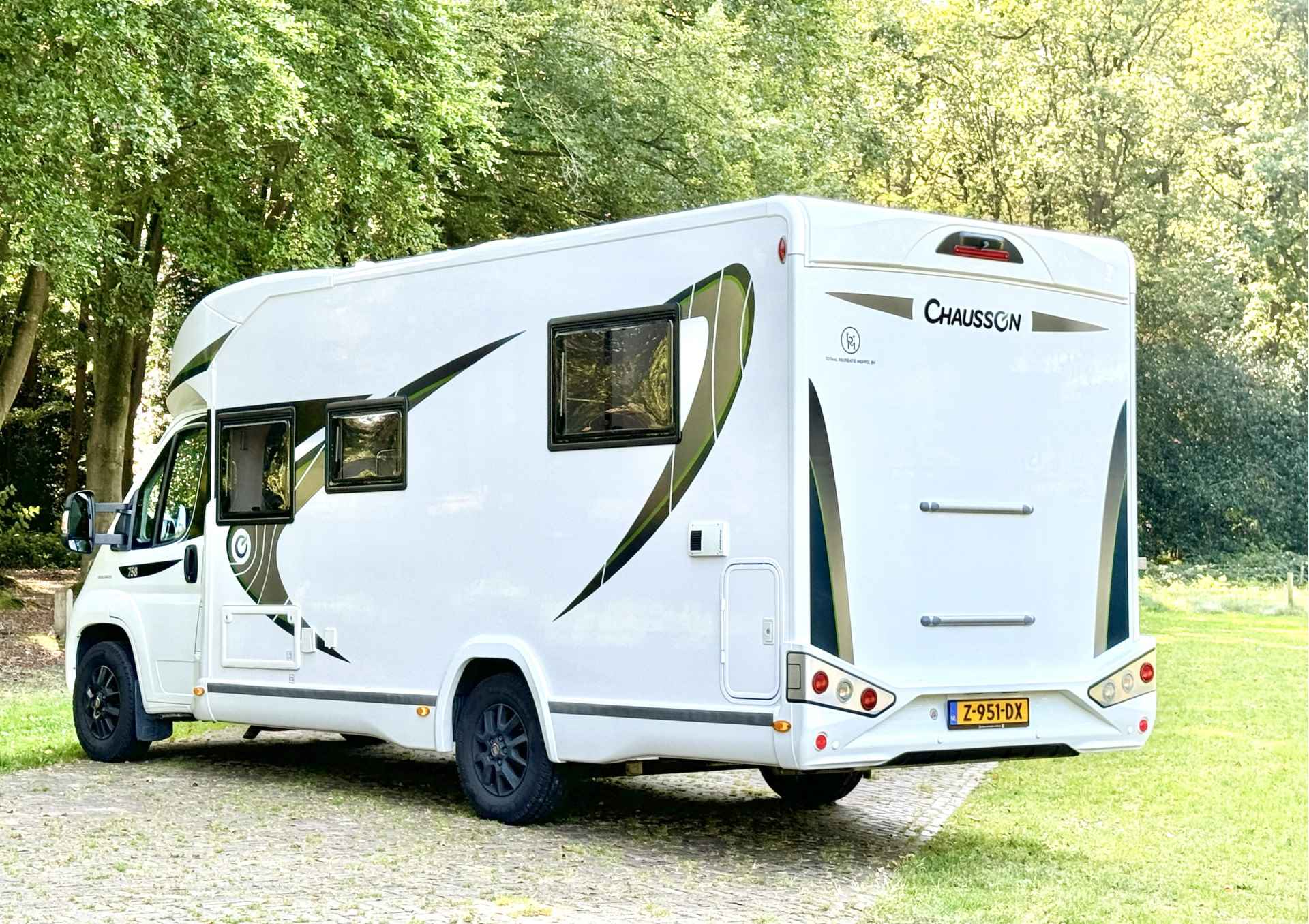 Chausson 758 XLB Queensbed Diesel verwarming buiten Douche - 6/18