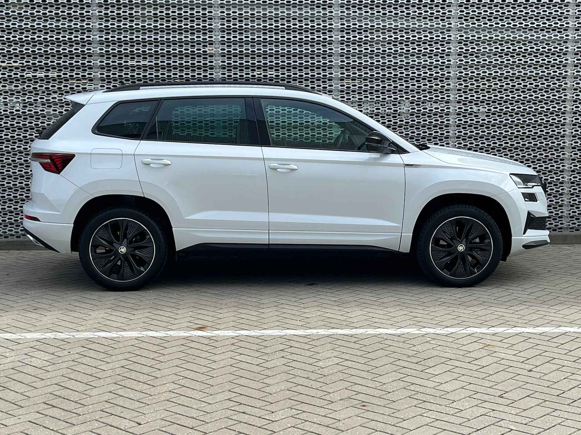 Škoda Karoq 1.5 TSI ACT Sportline Business /18" LMV / Digitale Cockpit / Stuur + Stoelverwarming / LED Matrix ** - 9/35