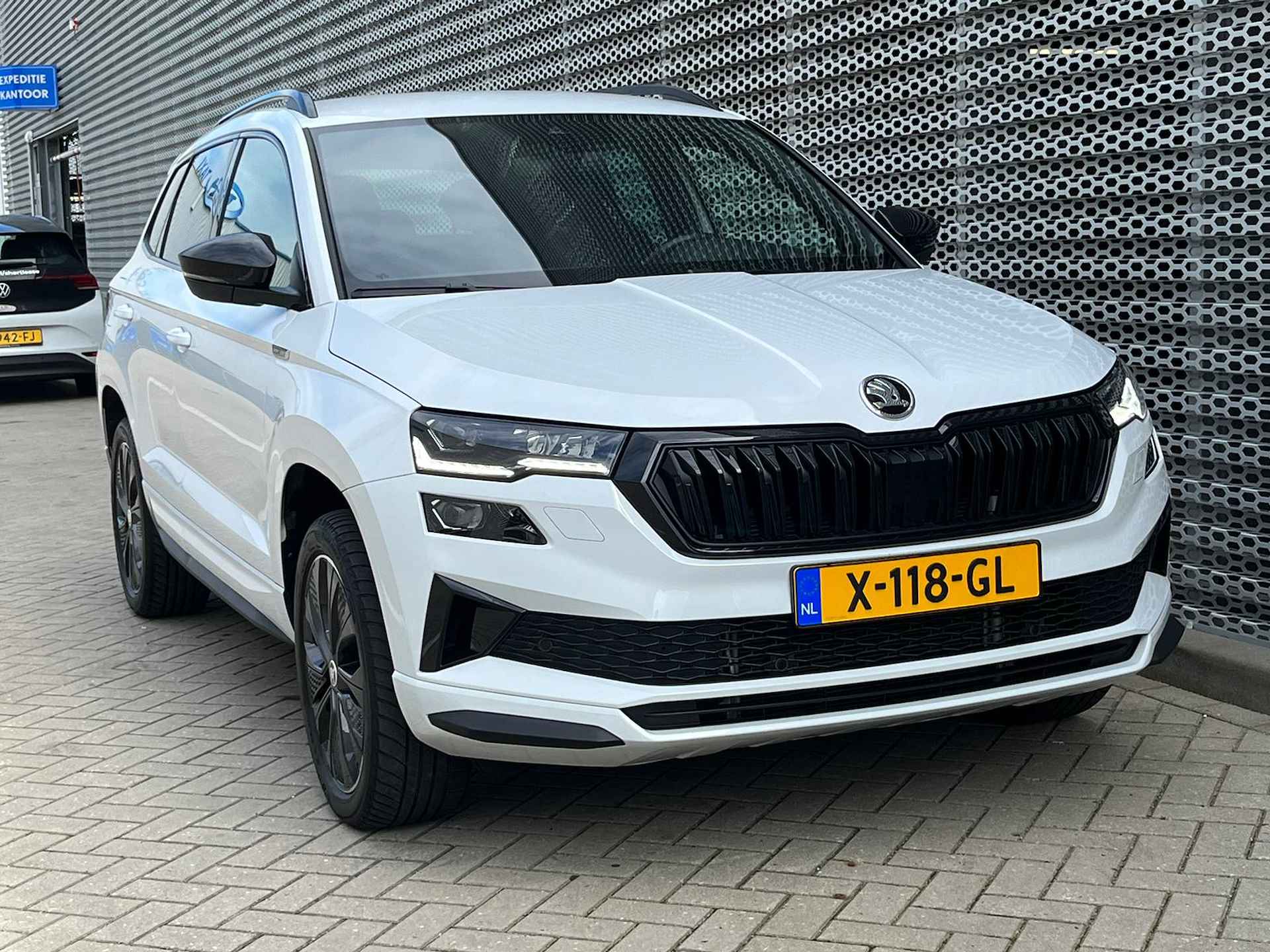 Škoda Karoq 1.5 TSI ACT Sportline Business /18" LMV / Digitale Cockpit / Stuur + Stoelverwarming / LED Matrix ** - 10/35