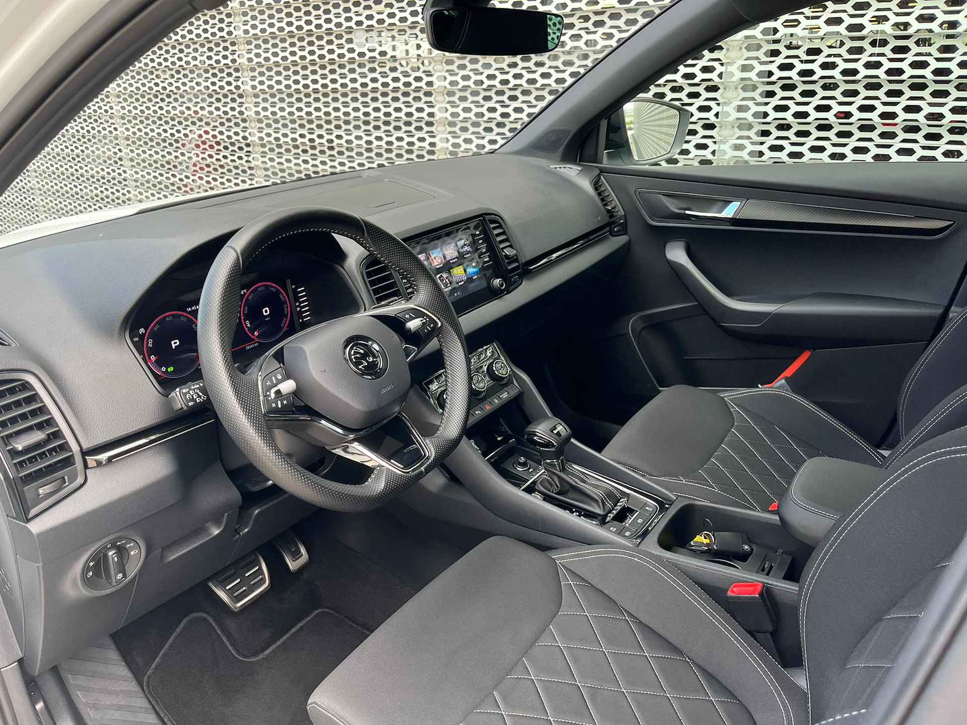 Škoda Karoq 1.5 TSI ACT Sportline Business /18" LMV / Digitale Cockpit / Stuur + Stoelverwarming / LED Matrix ** - 12/35