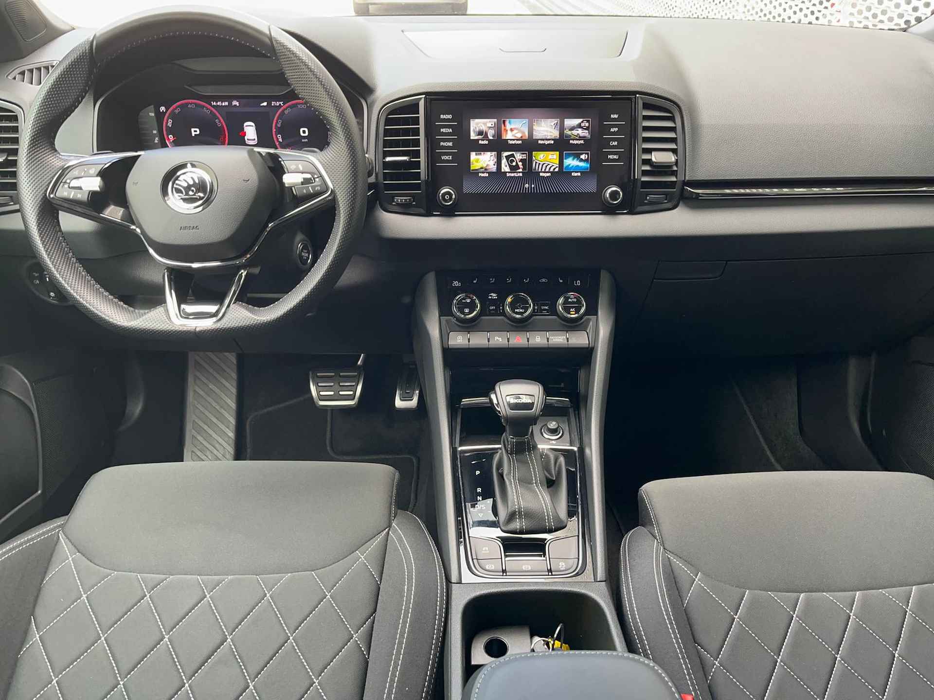 Škoda Karoq 1.5 TSI ACT Sportline Business /18" LMV / Digitale Cockpit / Stuur + Stoelverwarming / LED Matrix ** - 14/35