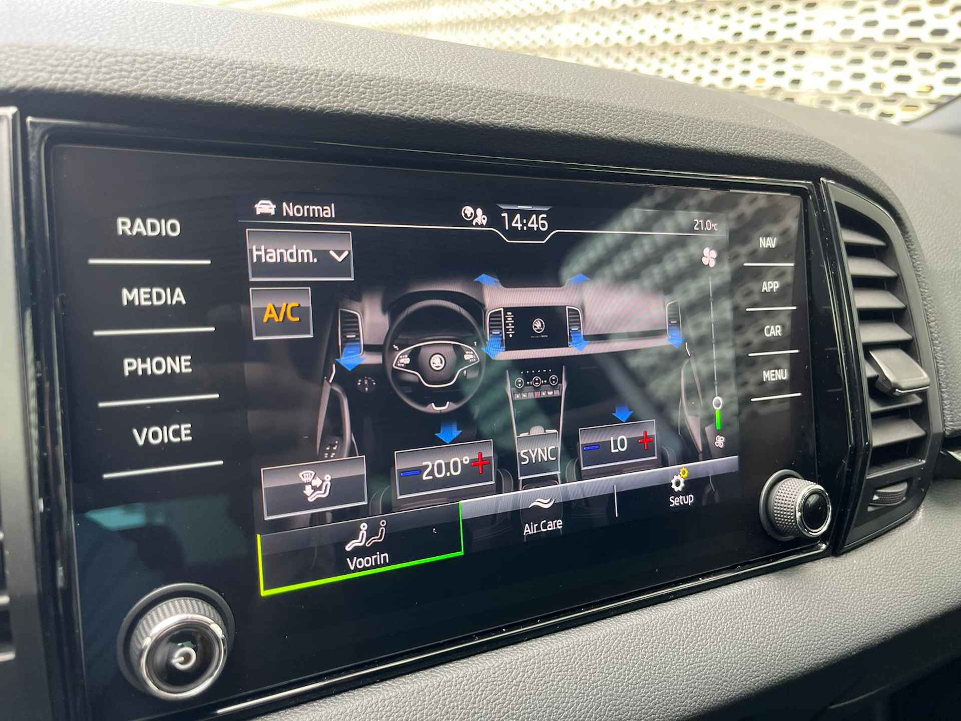 Škoda Karoq 1.5 TSI ACT Sportline Business /18" LMV / Digitale Cockpit / Stuur + Stoelverwarming / LED Matrix ** - 22/35