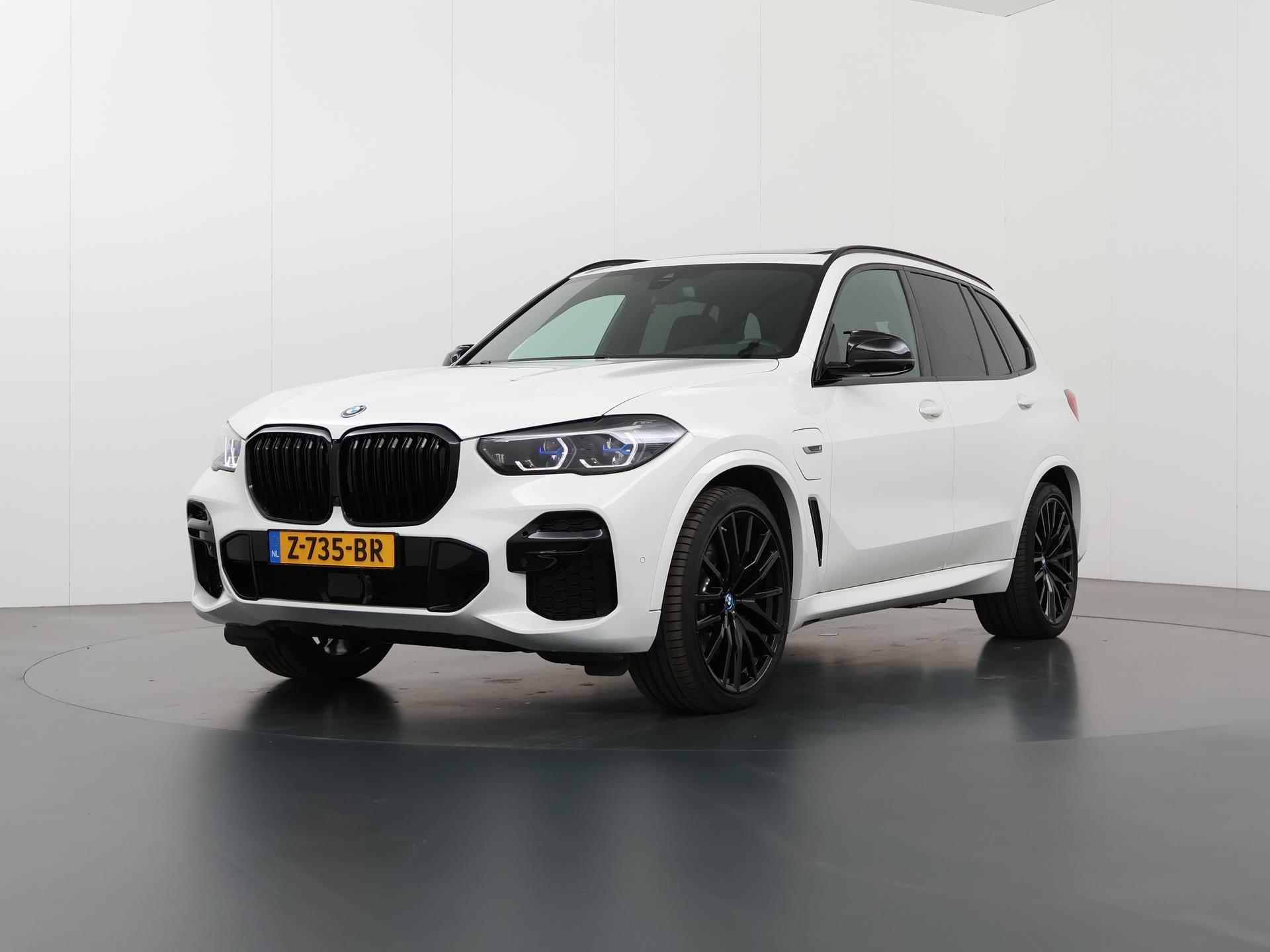 BMW X5 xDrive45e High Executive M-Sport | Sky Lounge Panormadak | Trekhaak | Laser Licht | Luchtvering | Stoel&Stuurverwarming | Navigatie | Parkeercamera 360° | Rijassistent-Systeem | Shadowline | 22" Lichtmetaal | - 64/64