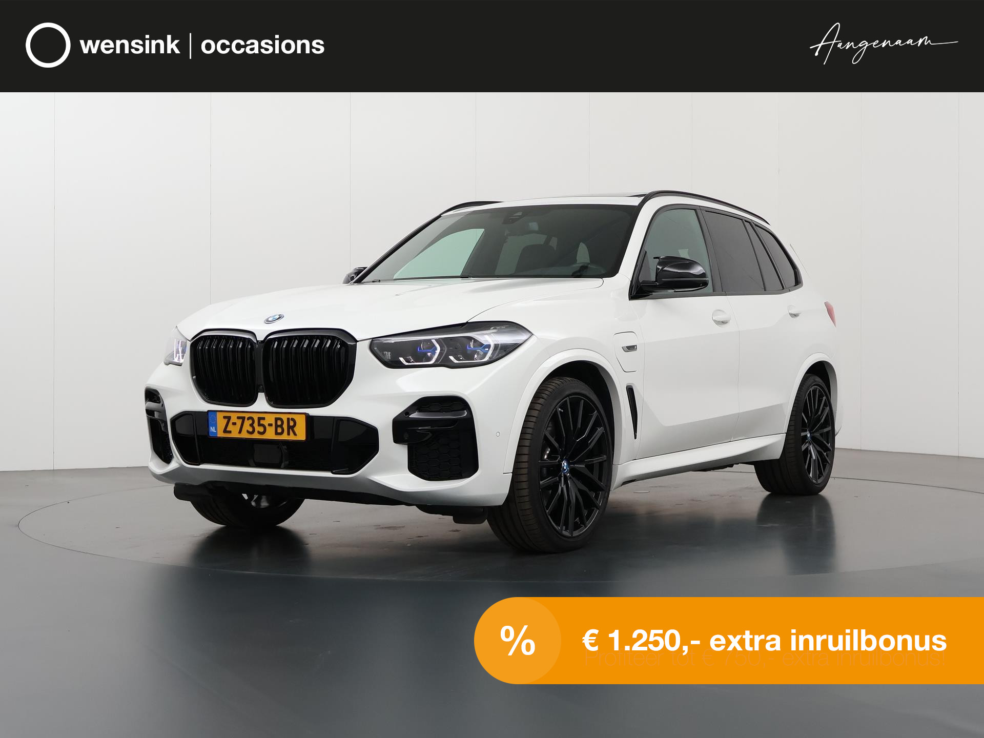 BMW X5 xDrive45e High Executive M-Sport | Sky Lounge Panormadak | Trekhaak | Laser Licht | Luchtvering | Stoel&Stuurverwarming | Navigatie | Parkeercamera 360° | Rijassistent-Systeem | Shadowline | 22" Lichtmetaal |