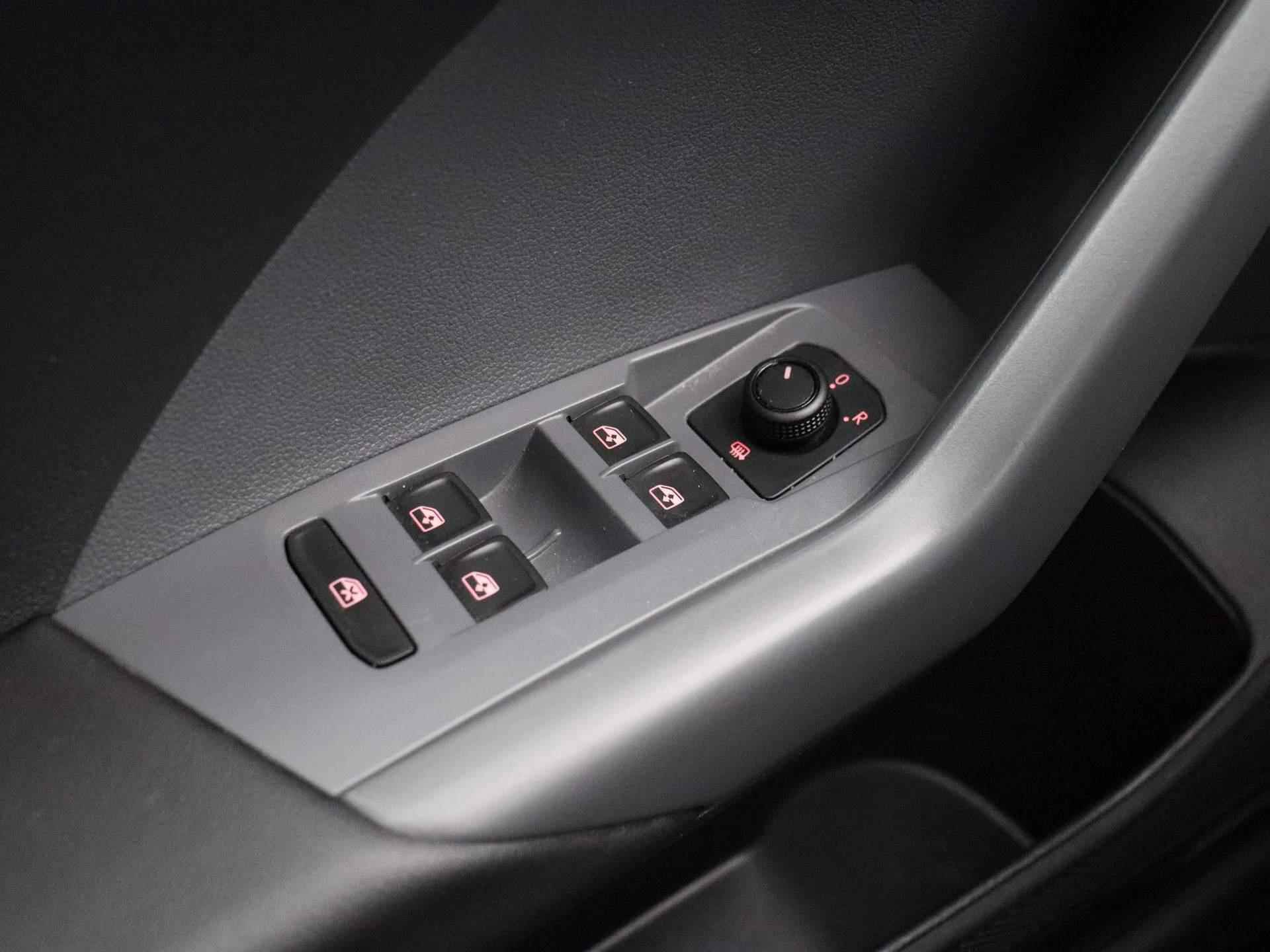 Volkswagen T-Cross 1.0 TSI Life 95 PK | Apple Carplay | Android Auto | Navigatie | Rijstrookhulp | Adaptive Cruise Control | Verlichting Automatisch | DAB Radio | - 25/37