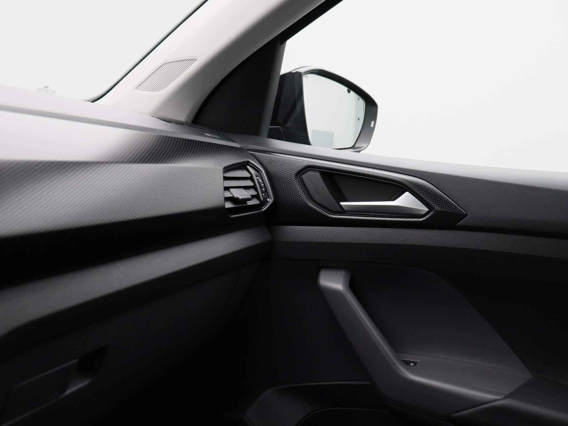 Volkswagen T-Cross 1.0 TSI Life 95 PK | Apple Carplay | Android Auto | Navigatie | Rijstrookhulp | Adaptive Cruise Control | Verlichting Automatisch | DAB Radio | - 26/37