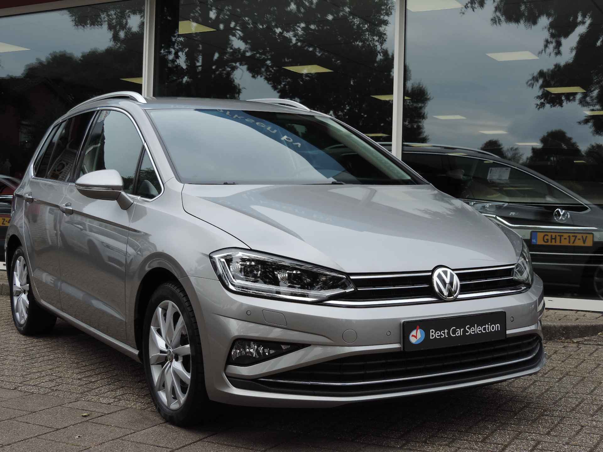 Volkswagen Golf Sportsvan 1.5 TSI 150PK ACT DSG Highline - Adap | Nav | Stoelverw. | massage | PDC v+a | All season - 4/37