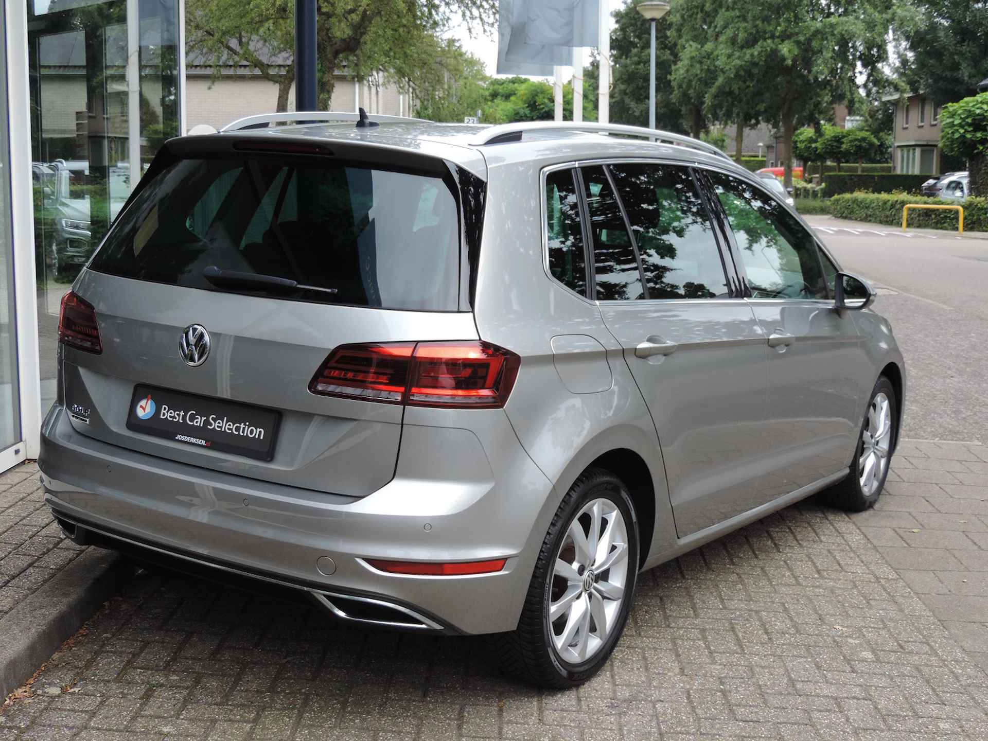 Volkswagen Golf Sportsvan 1.5 TSI 150PK ACT DSG Highline - Adap | Nav | Stoelverw. | massage | PDC v+a | All season - 6/37