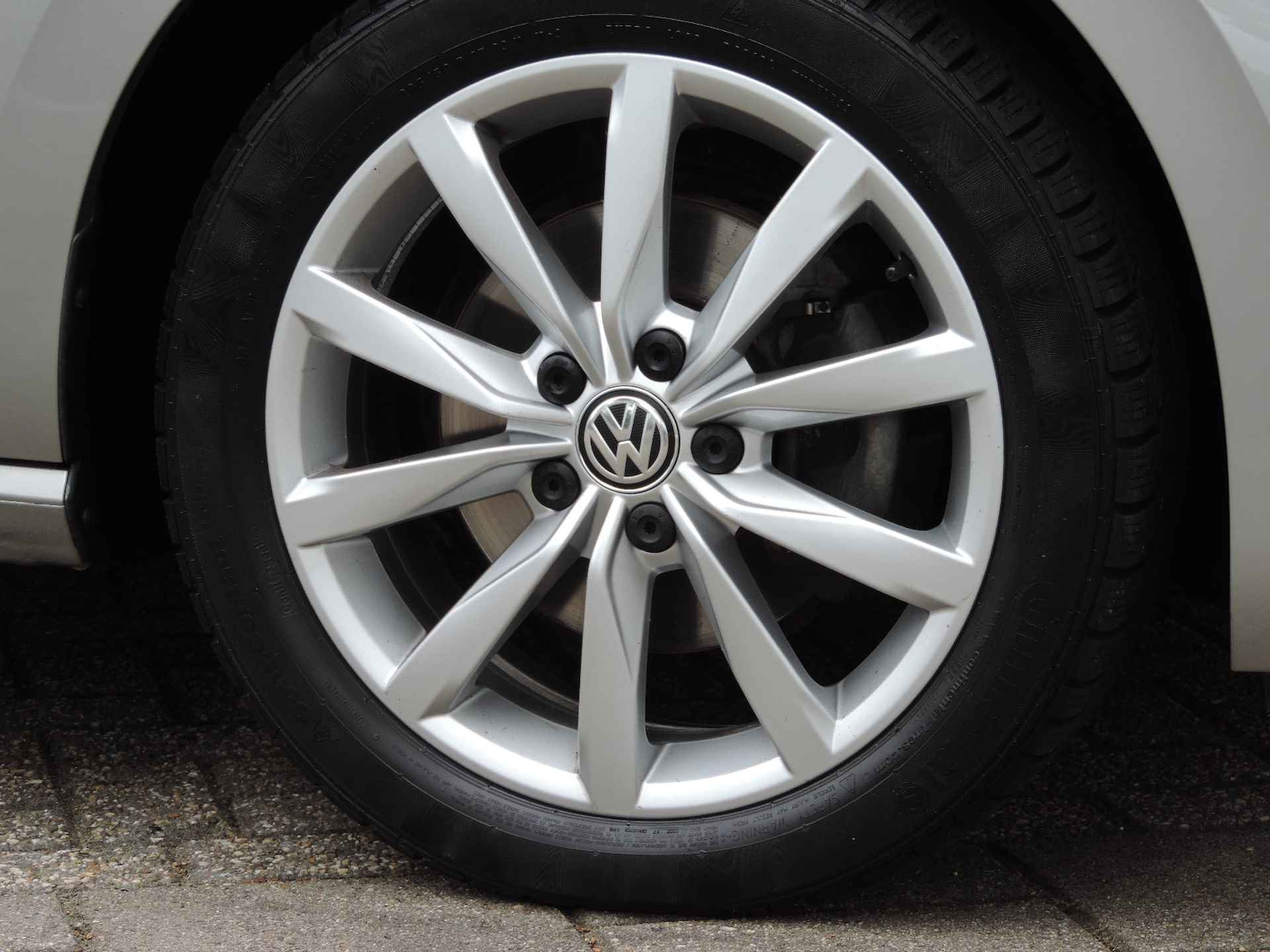 Volkswagen Golf Sportsvan 1.5 TSI 150PK ACT DSG Highline - Adap | Nav | Stoelverw. | massage | PDC v+a | All season - 11/37