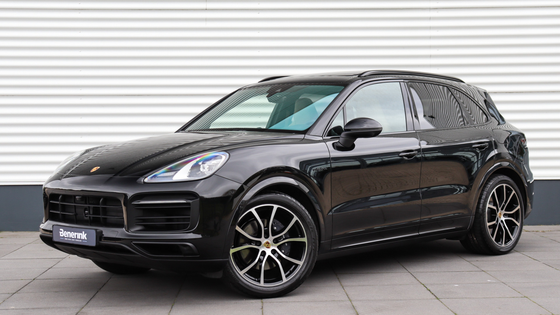 Porsche Cayenne 3.0 E-Hybrid Platinum Edition | Panoramadak | Surround View | Sportuitlaat | Trekhaak | BOSE Sound