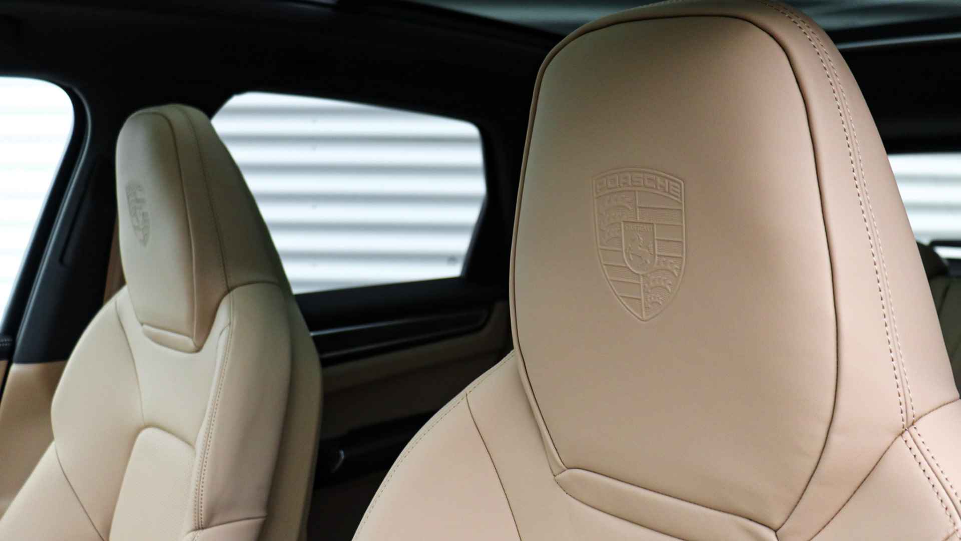 Porsche Cayenne 3.0 E-Hybrid Platinum Edition | Panoramadak | Surround View | Sportuitlaat | Trekhaak | BOSE Sound - 11/38