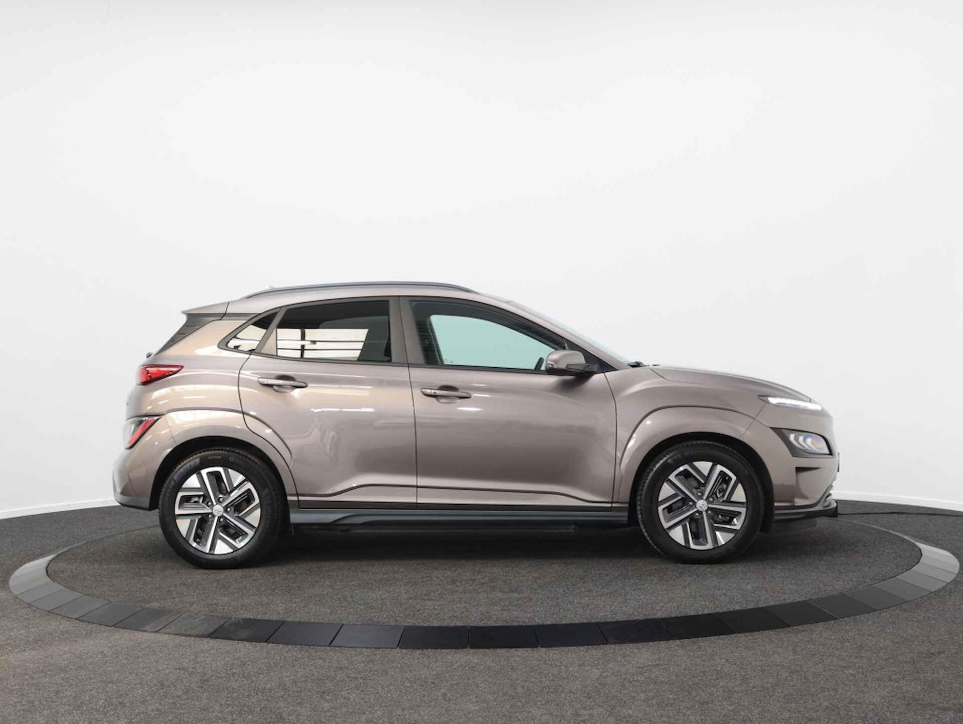 Hyundai Kona EV Premium 64 kWh | 3 Fase | Leder | Navigatie | Camera | - 6/52