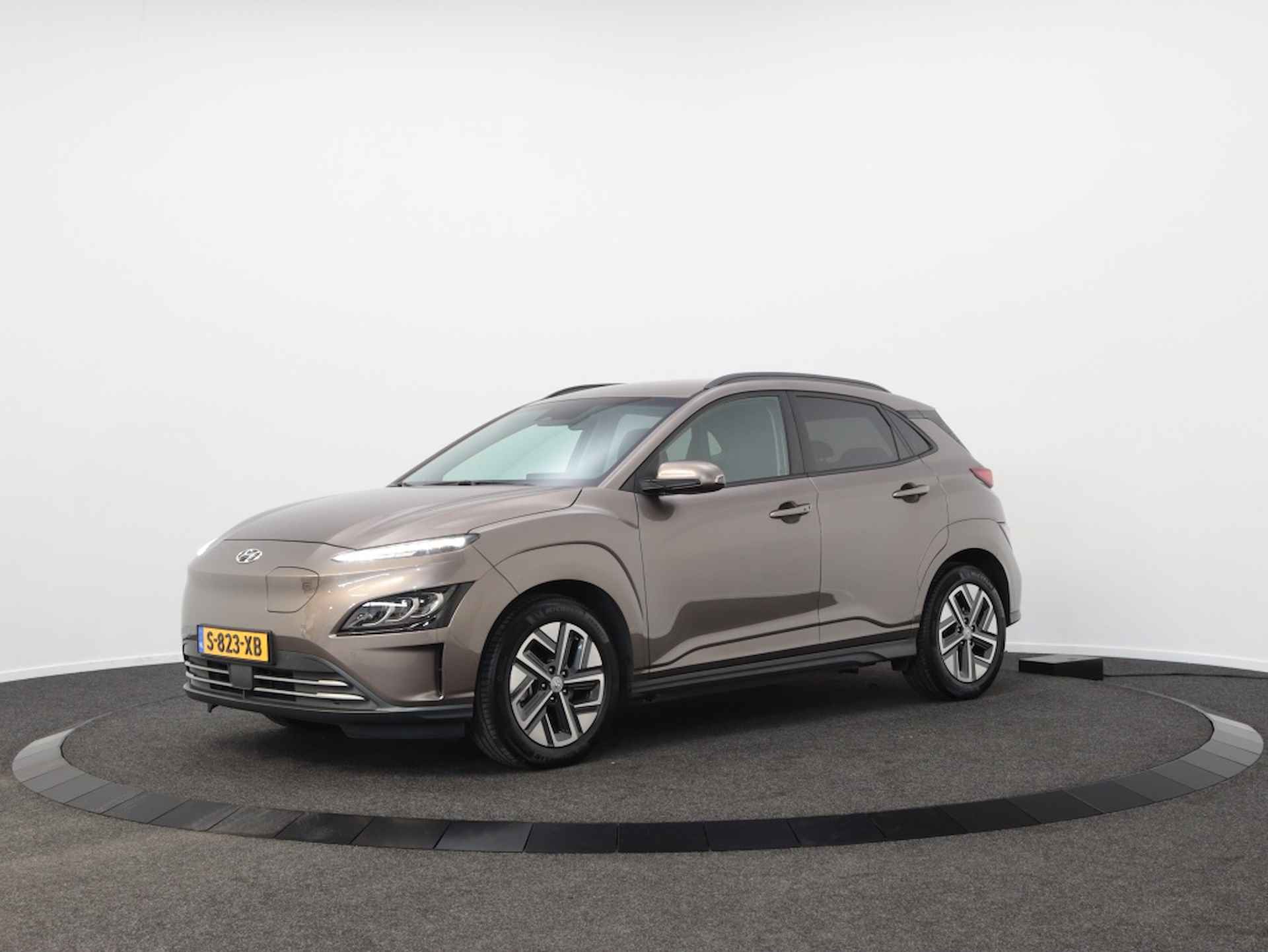 Hyundai Kona EV Premium 64 kWh | 3 Fase | Leder | Navigatie | Camera | - 12/52