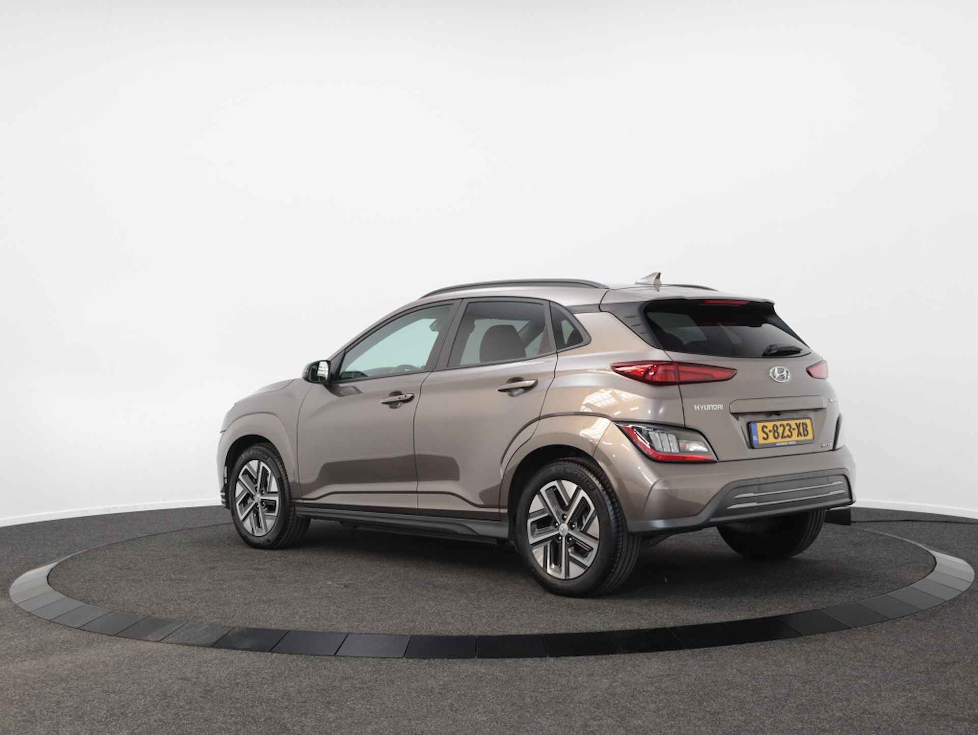 Hyundai Kona EV Premium 64 kWh | 3 Fase | Leder | Navigatie | Camera | - 2/52