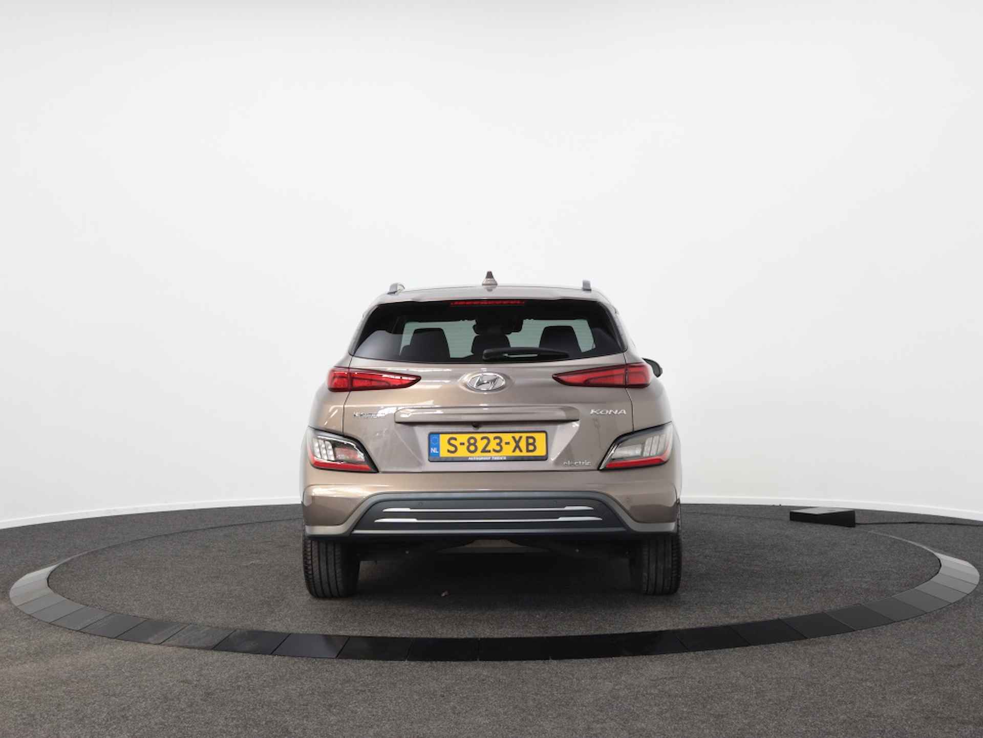 Hyundai Kona EV Premium 64 kWh | 3 Fase | Leder | Navigatie | Camera | - 9/52
