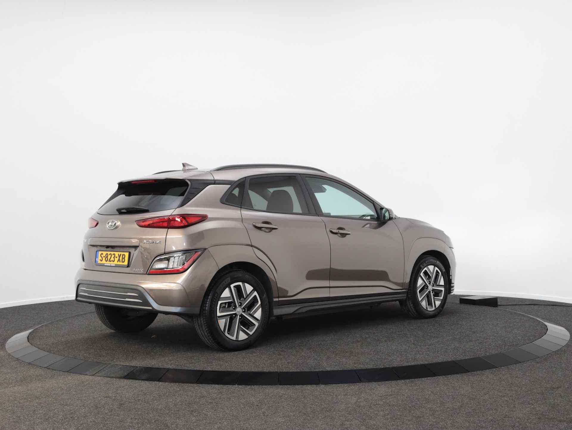 Hyundai Kona EV Premium 64 kWh | 3 Fase | Leder | Navigatie | Camera | - 8/52