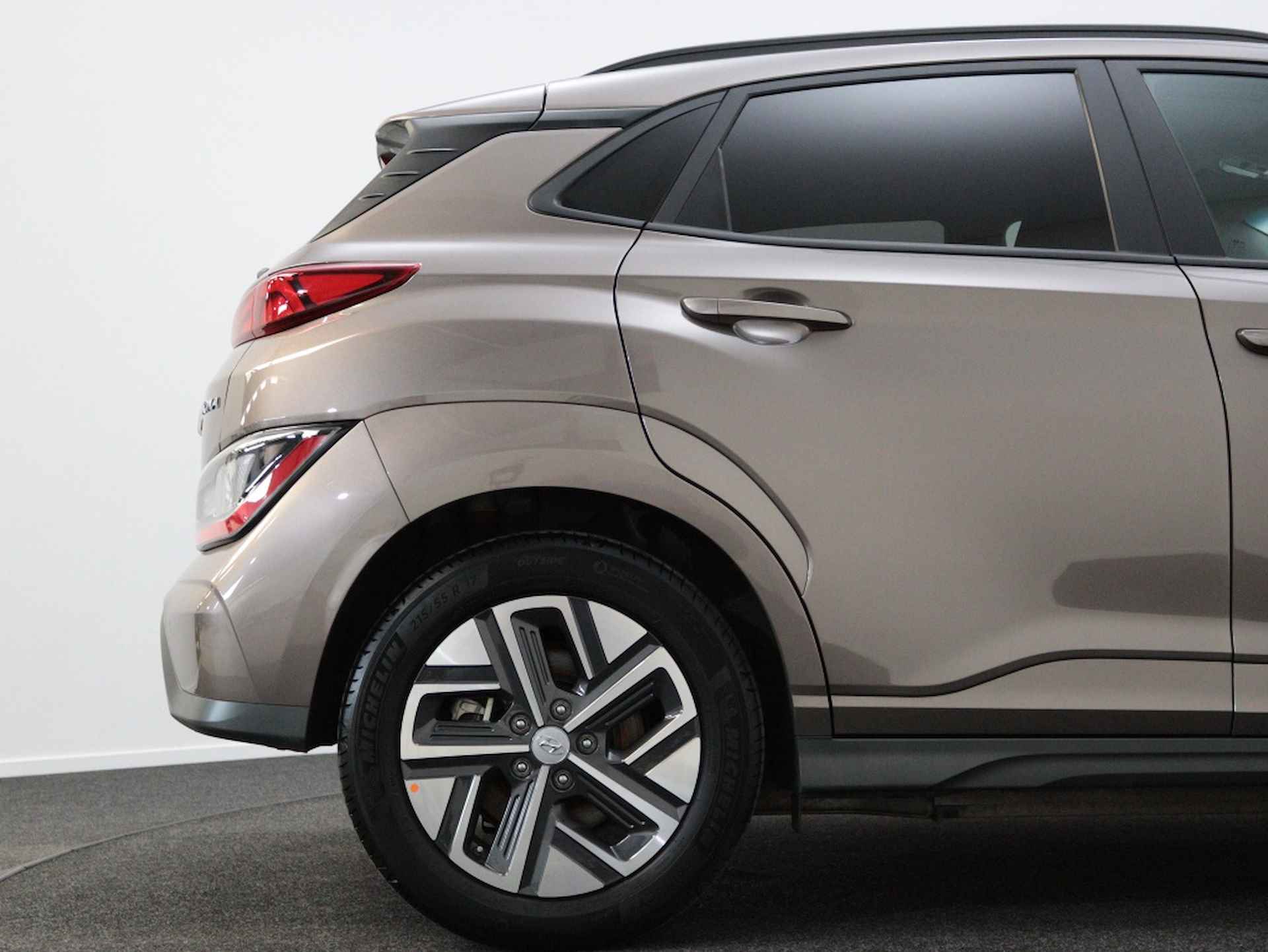 Hyundai Kona EV Premium 64 kWh | 3 Fase | Leder | Navigatie | Camera | - 22/52