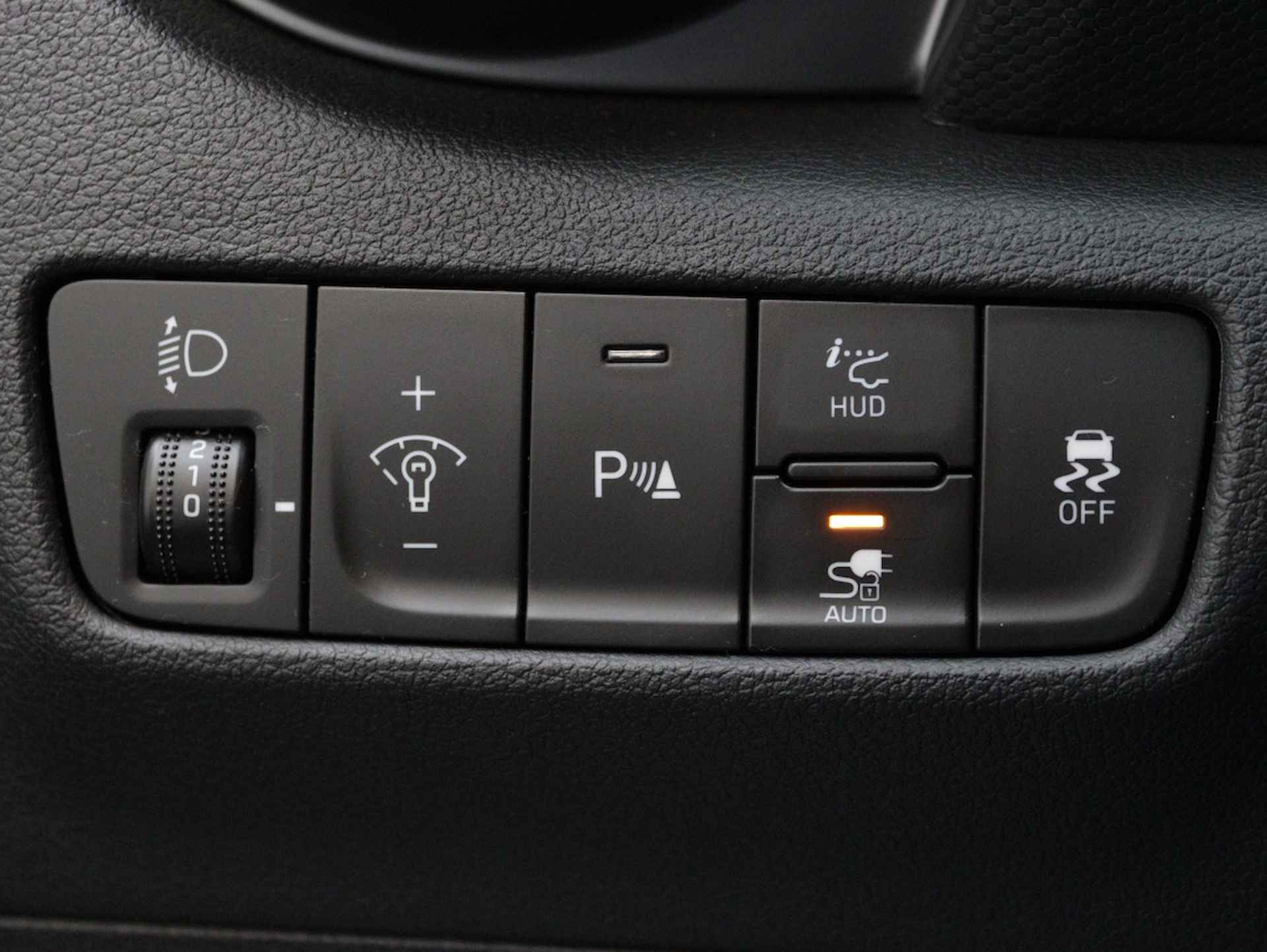Hyundai Kona EV Premium 64 kWh | 3 Fase | Leder | Navigatie | Camera | - 28/52