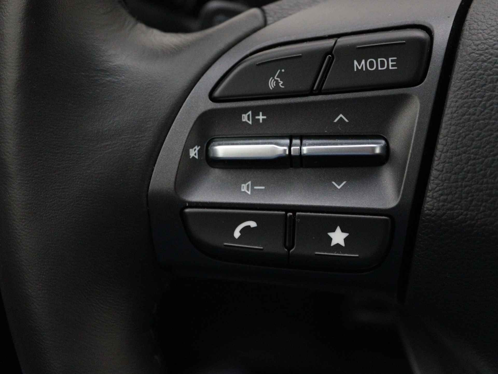 Hyundai Kona EV Premium 64 kWh | 3 Fase | Leder | Navigatie | Camera | - 30/52