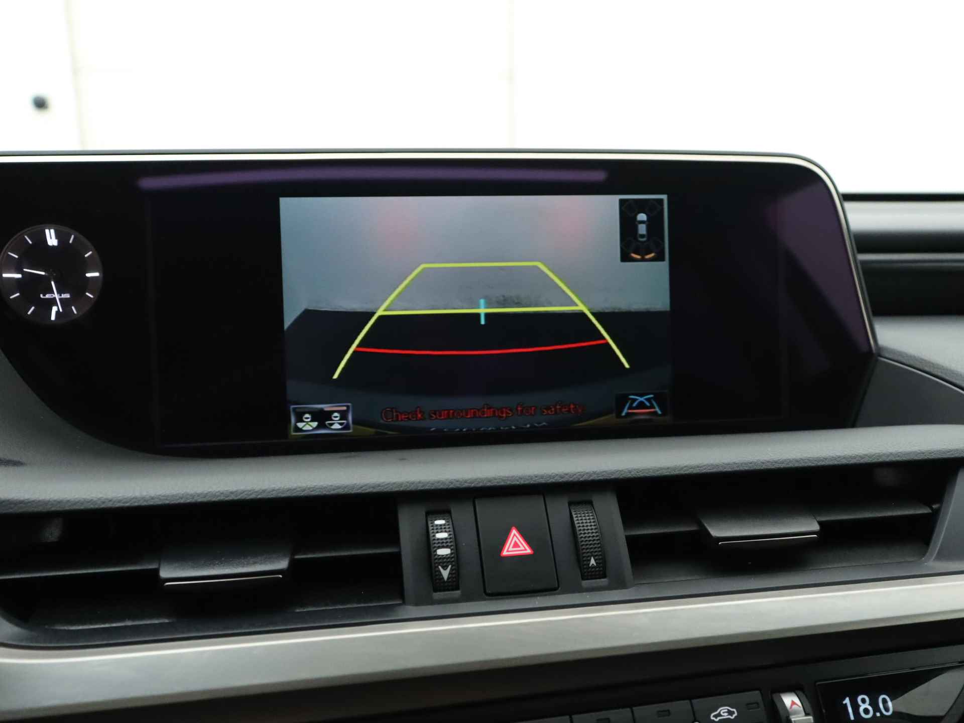 Lexus ES 300h Preference Line | Schuifdak | Leder | Stuurverwarming | Parkeersensoren | Apple CarPlay | - 9/43