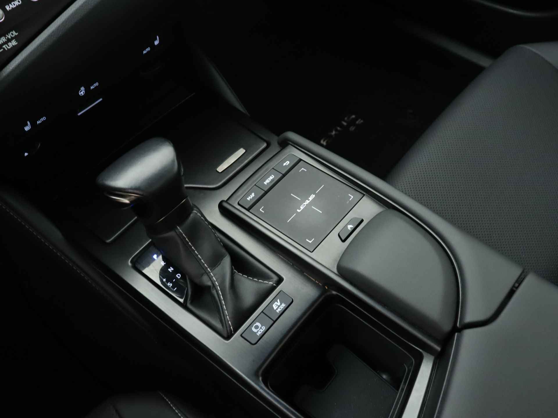 Lexus ES 300h Preference Line | Schuifdak | Leder | Stuurverwarming | Parkeersensoren | Apple CarPlay | - 11/43
