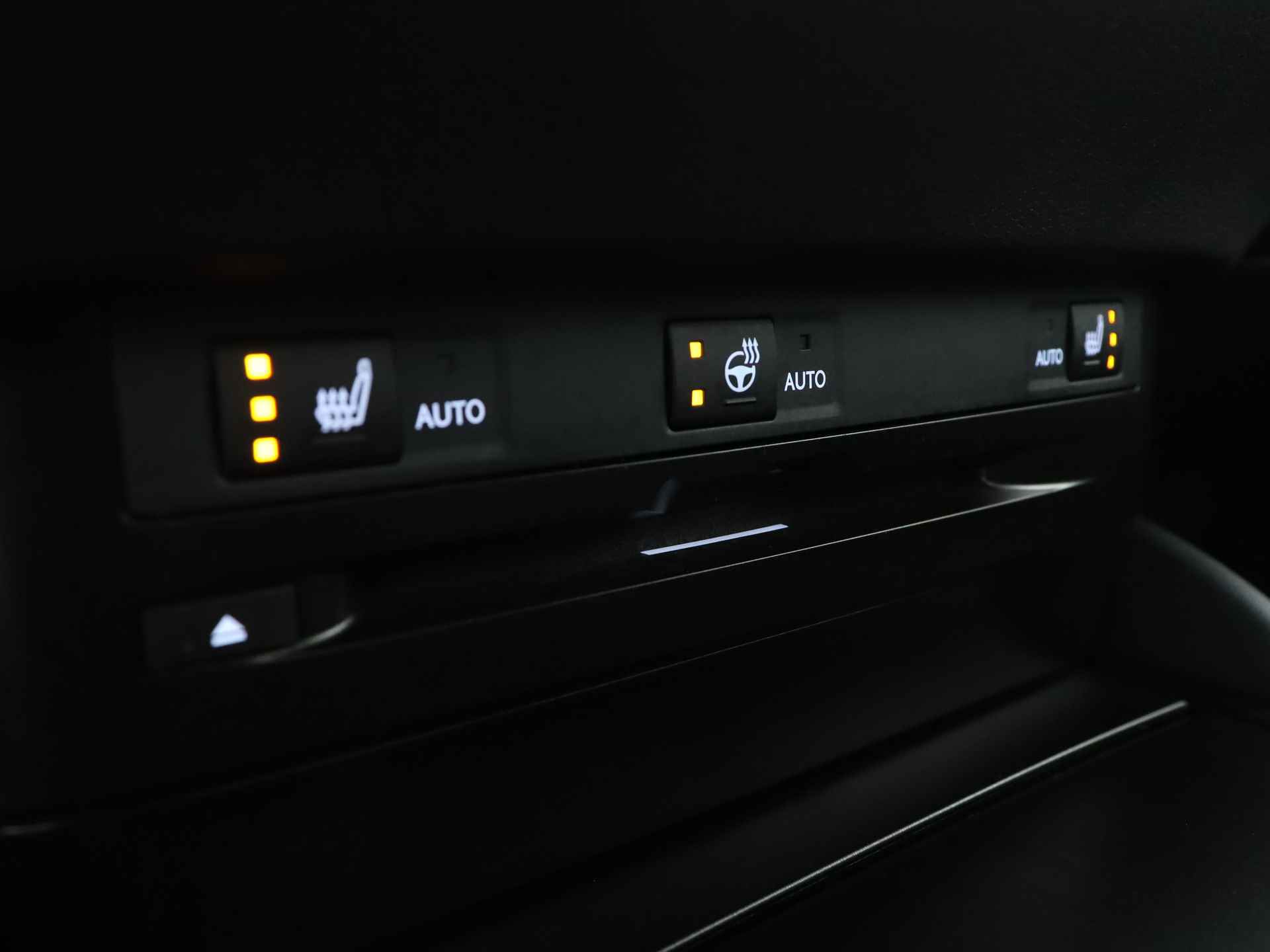 Lexus ES 300h Preference Line | Schuifdak | Leder | Stuurverwarming | Parkeersensoren | Apple CarPlay | - 32/43