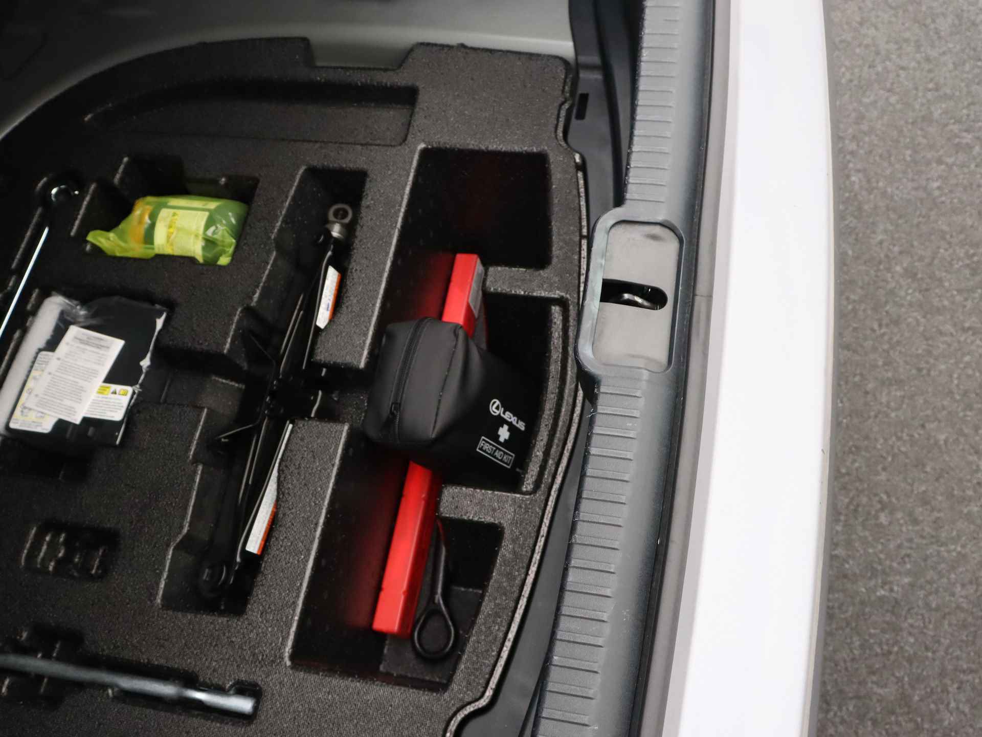 Lexus ES 300h Preference Line | Schuifdak | Leder | Stuurverwarming | Parkeersensoren | Apple CarPlay | - 36/43