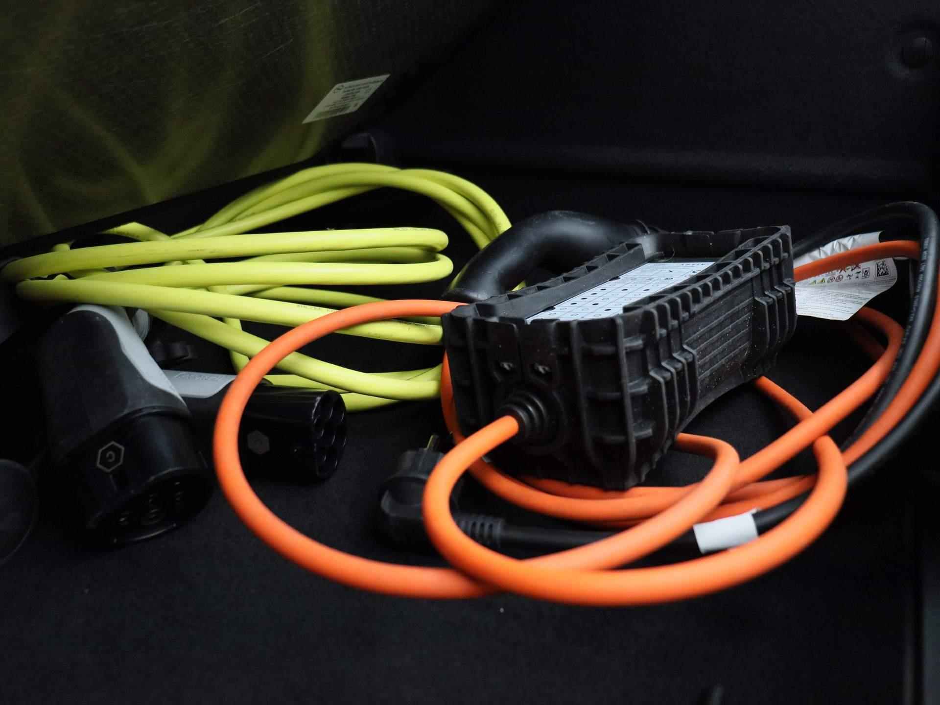 Opel Mokka-e Ultimate 50-kWh. | Half Leder | Camera | LED Koplampen | Lichtmetalen Velgen | Parkeersensoren | Navigatie | - 33/36