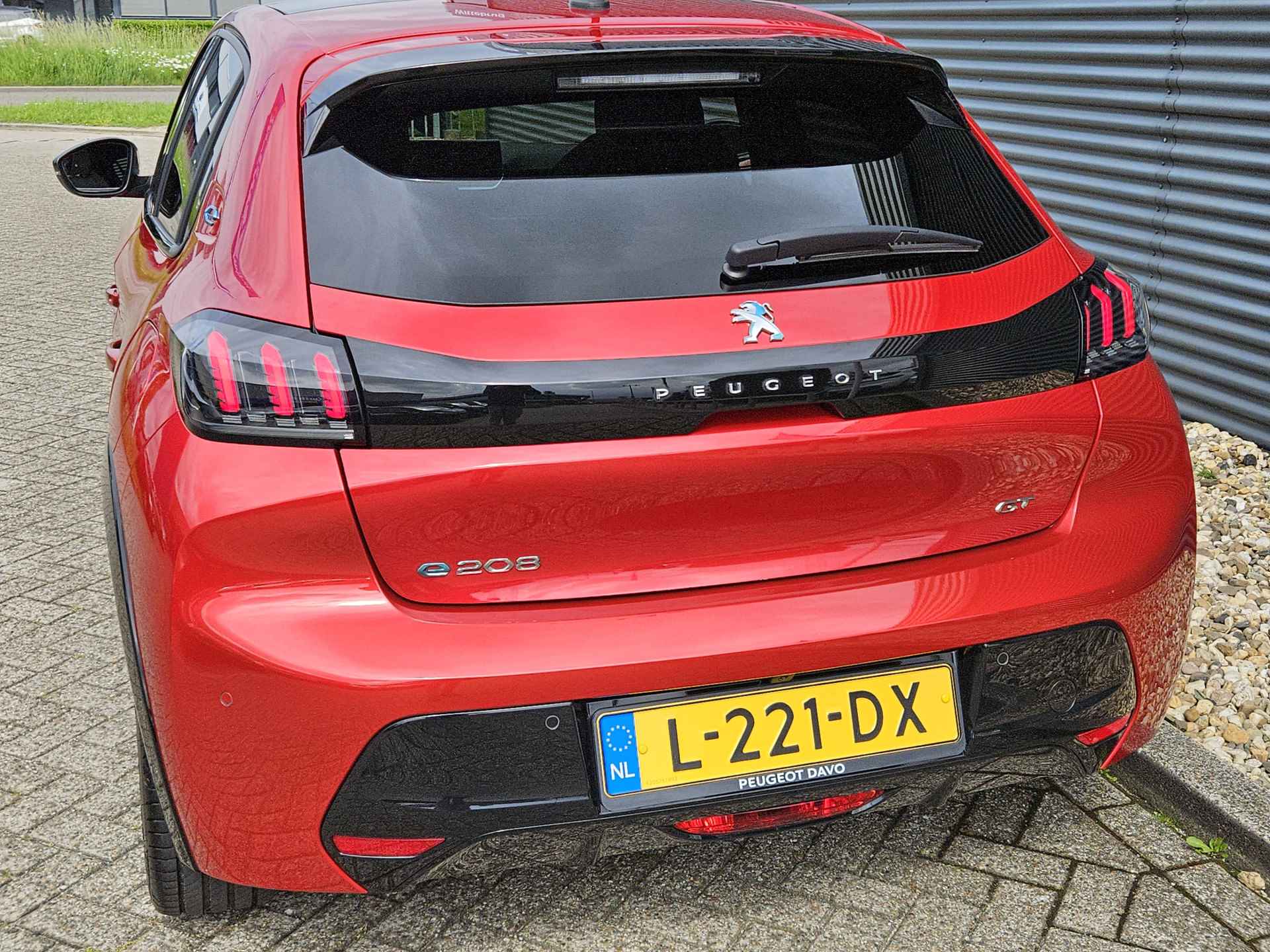 Peugeot e-208 EV GT Pack 50 kWh Panoramadak | 3-Fase lader | Camera | Navigatie | Supermooie Uitvoering !! Draadloze Telefoonlader | Keyless | Stoelverwarming !! - 13/47