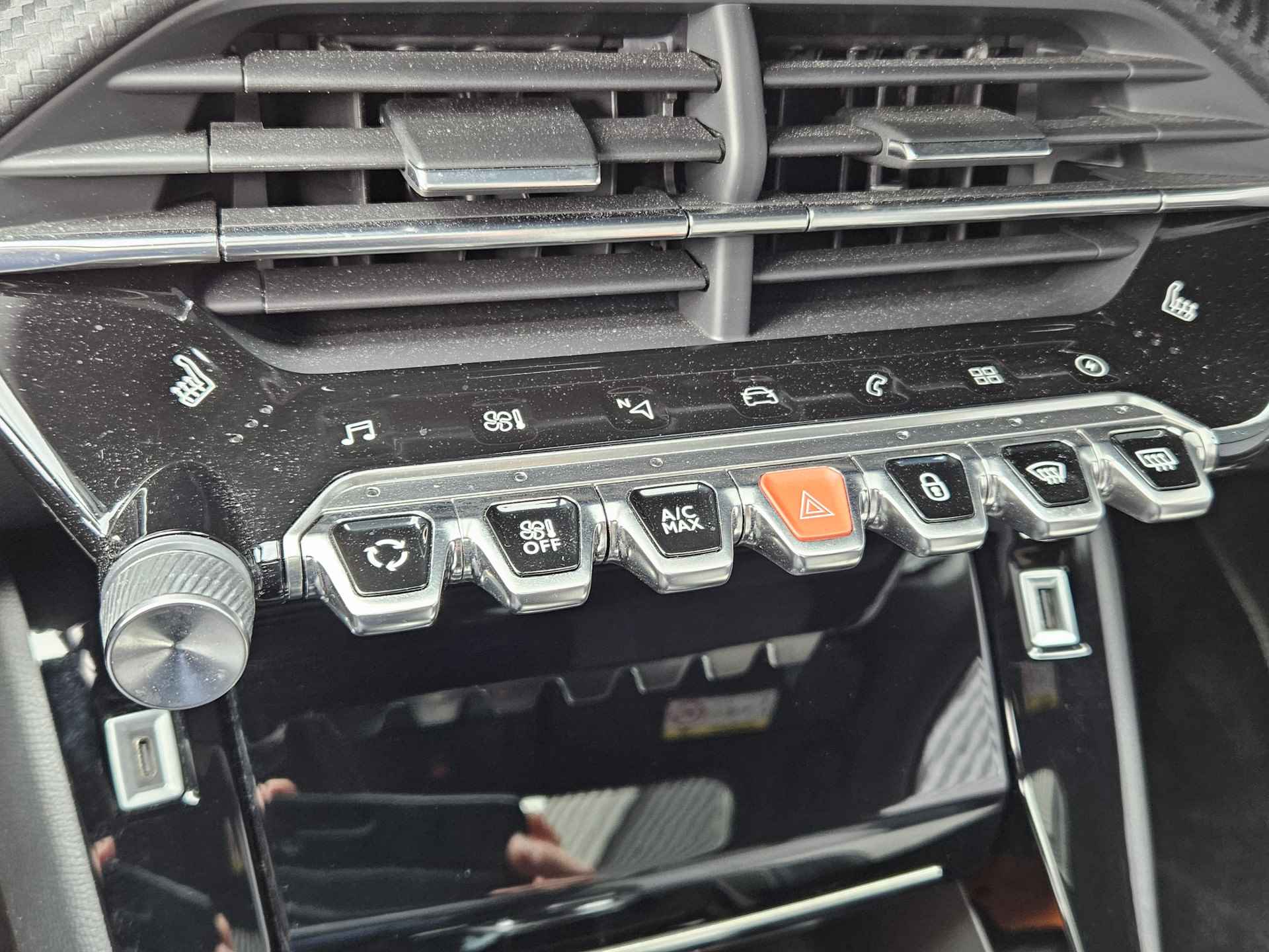 Peugeot e-208 EV GT Pack 50 kWh Panoramadak | 3-Fase lader | Camera | Navigatie | Supermooie Uitvoering !! Draadloze Telefoonlader | Keyless | Stoelverwarming !! - 31/47