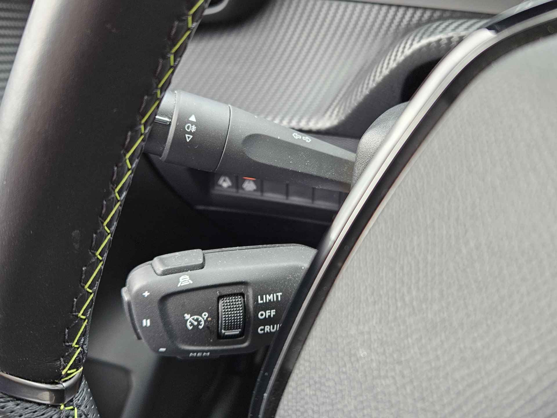 Peugeot e-208 EV GT Pack 50 kWh Panoramadak | 3-Fase lader | Camera | Navigatie | Supermooie Uitvoering !! Draadloze Telefoonlader | Keyless | Stoelverwarming !! - 37/47