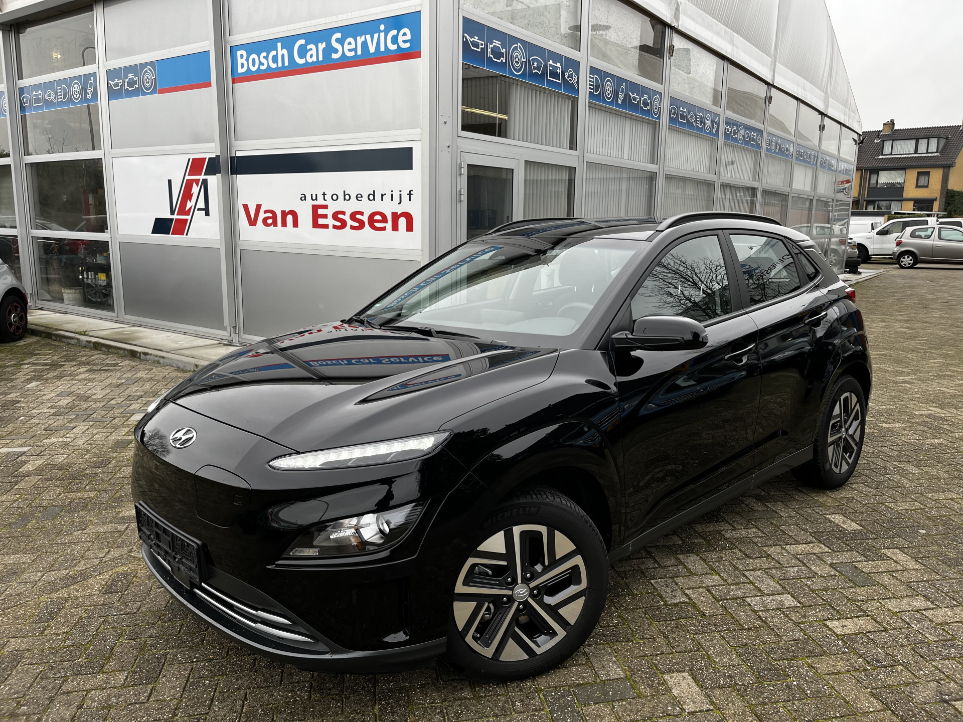Hyundai KONA EV Comfort 39 kWh Warmtepomp, Navi, lane departure adaptive cruise control, € 2000,- subsidie mogelijk bij viaBOVAG.nl