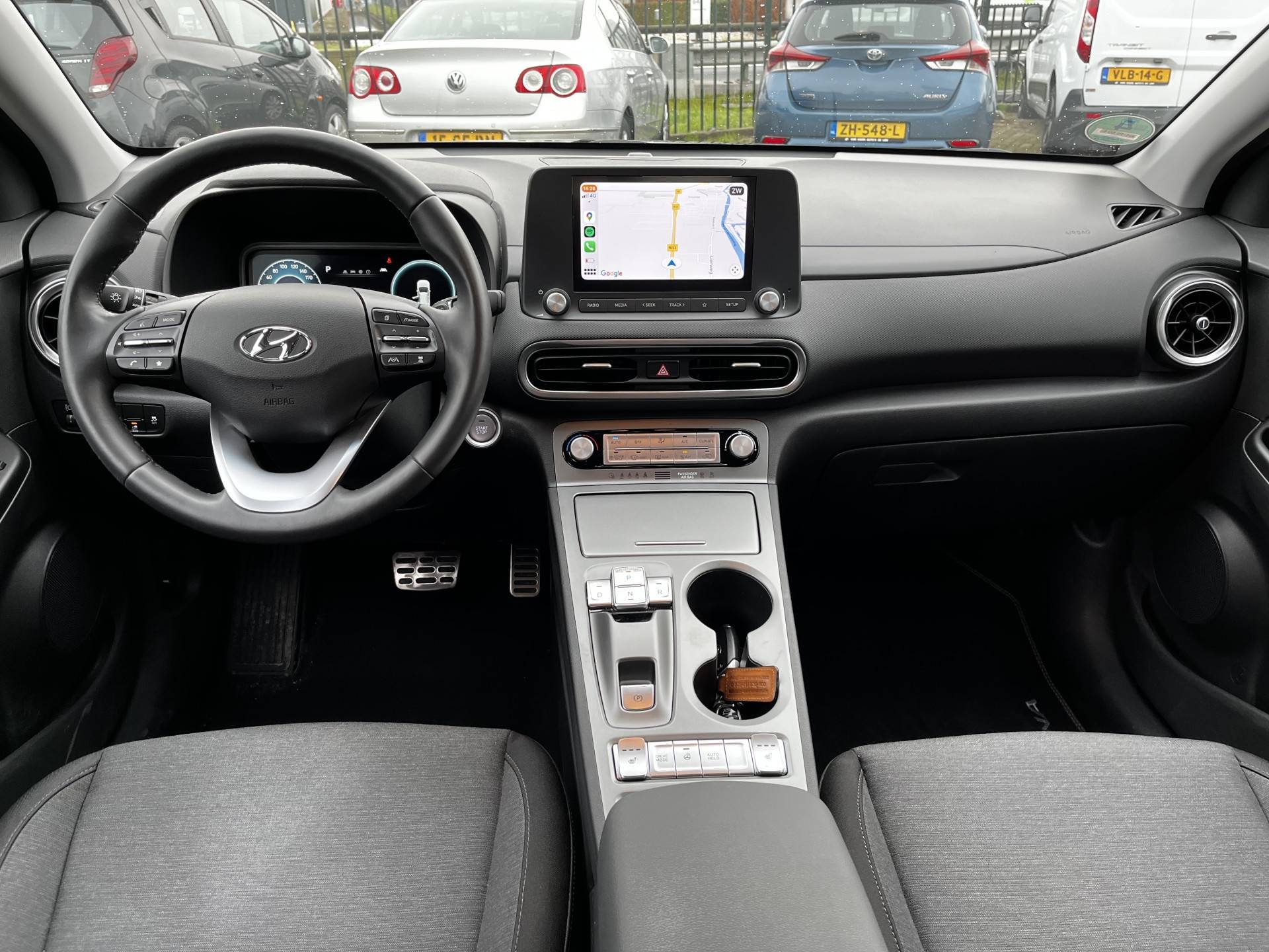 Hyundai KONA EV Comfort 39 kWh Warmtepomp, Navi, lane departure adaptive cruise control, € 2000,- subsidie mogelijk - 11/28